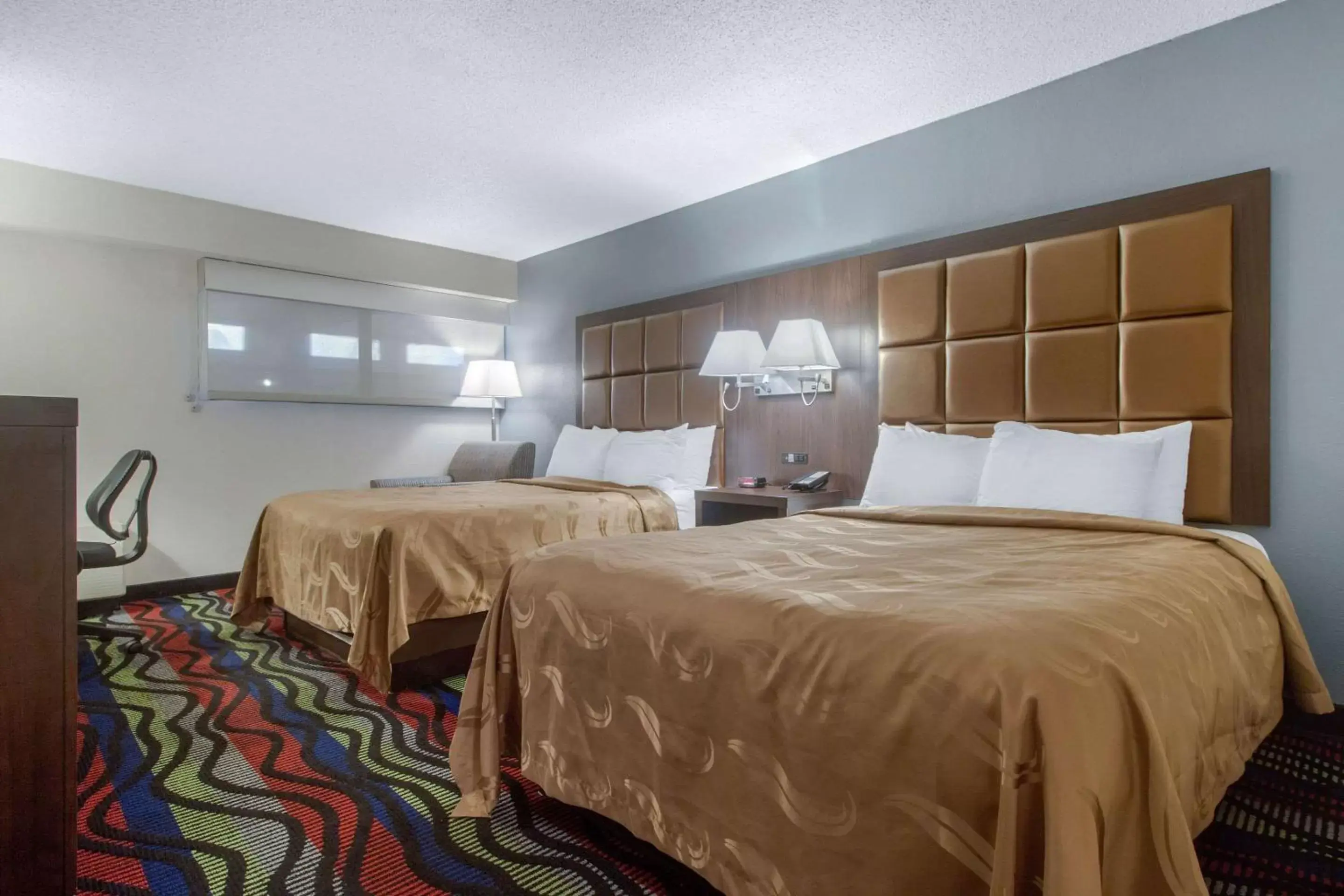 Photo of the whole room, Bed in Quality Inn Cookeville