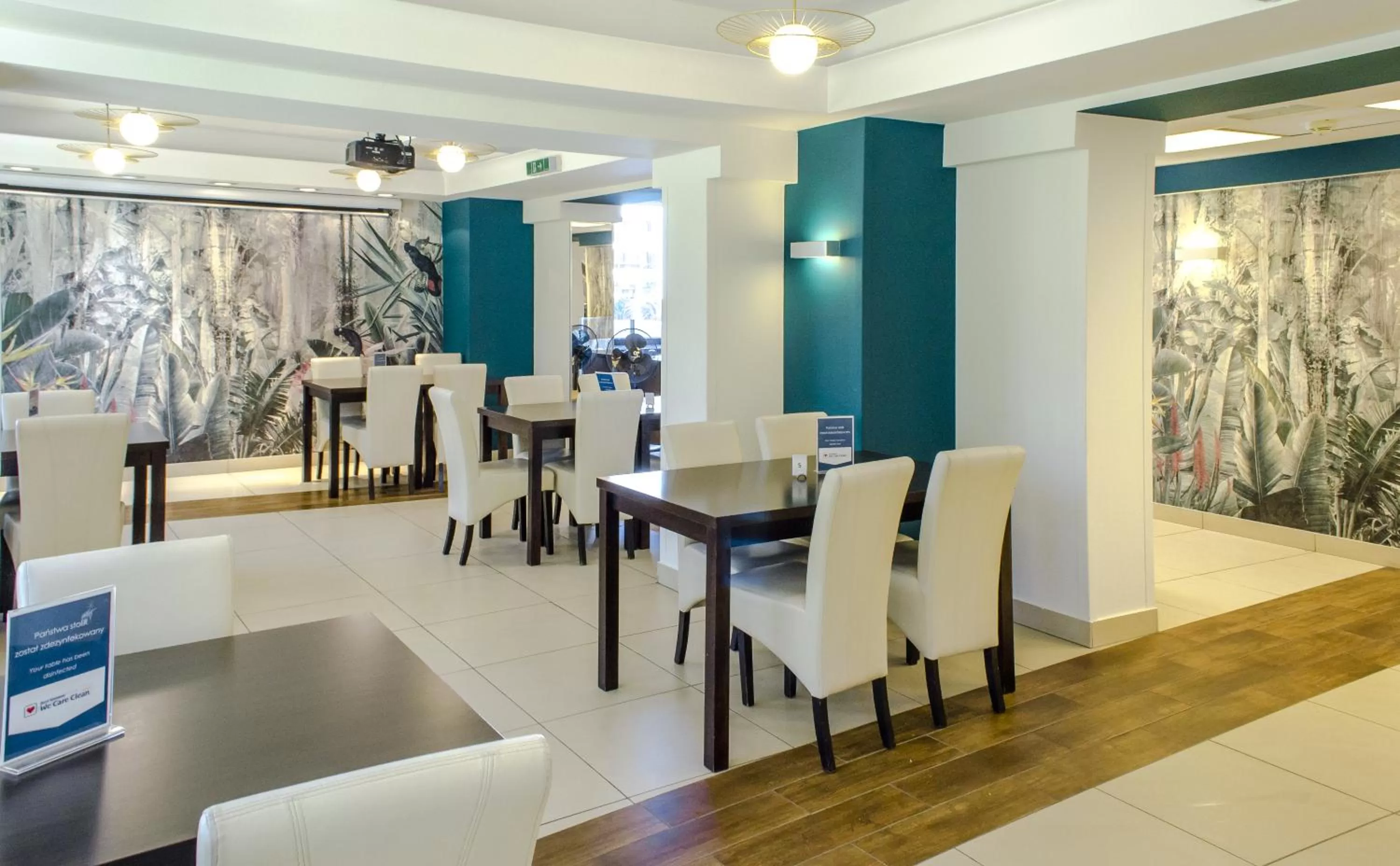 Restaurant/places to eat in Best Western Hotel Portos