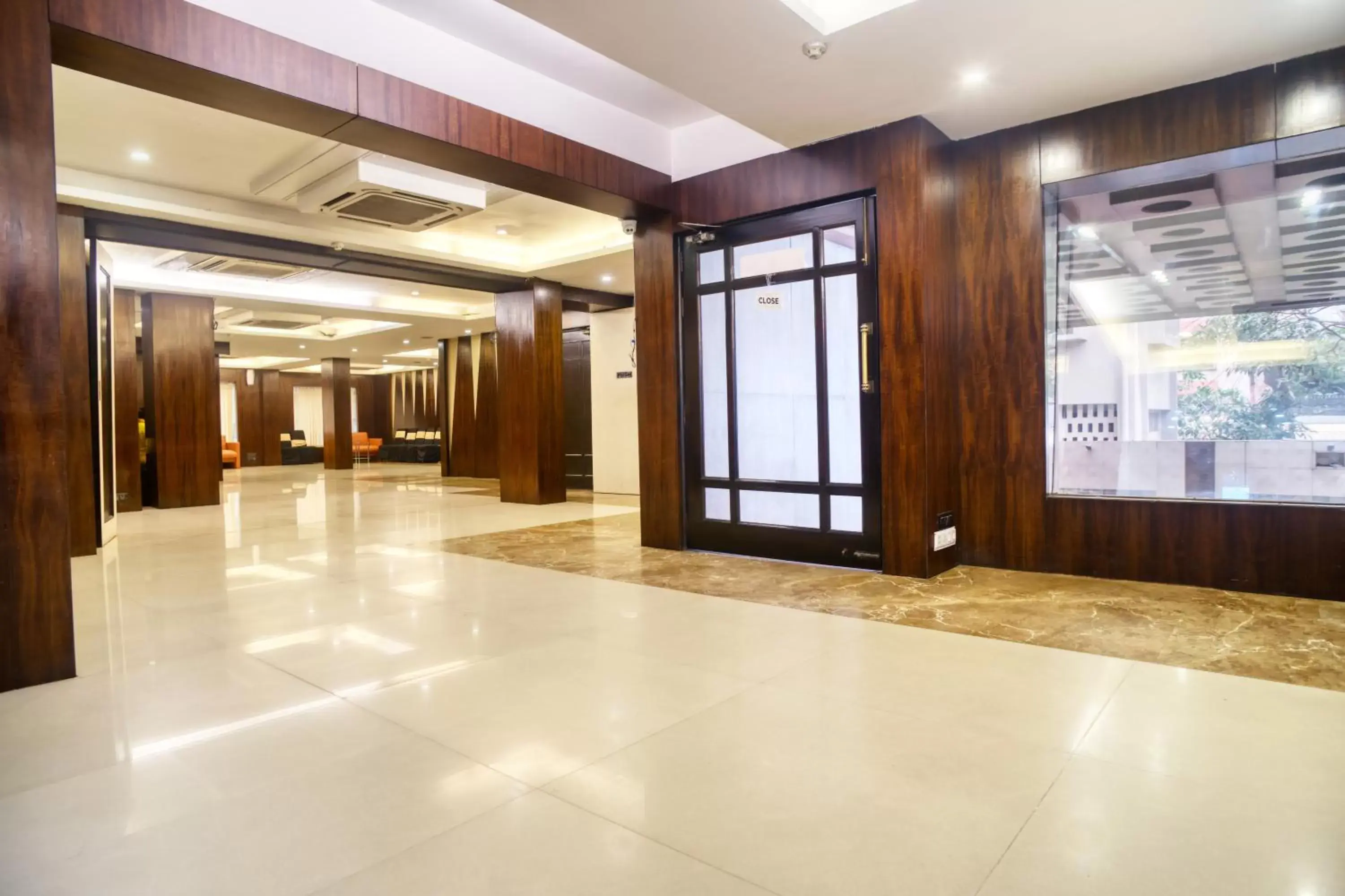 Banquet/Function facilities, Lobby/Reception in Roland Hotel