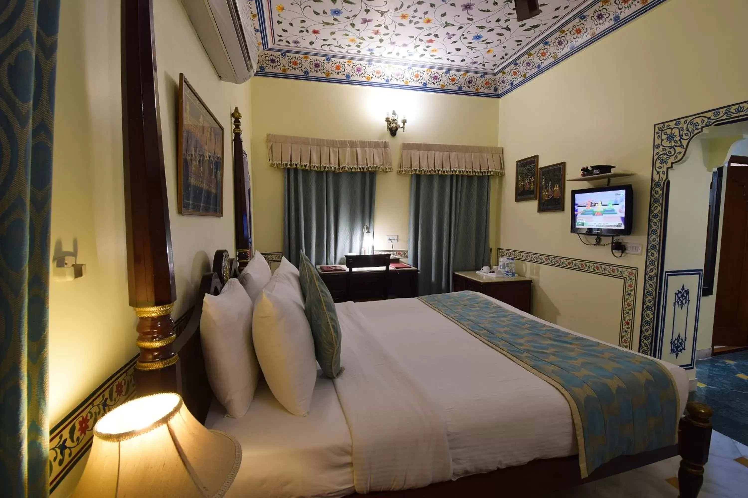 Photo of the whole room in Umaid Bhawan - A Heritage Style Boutique Hotel