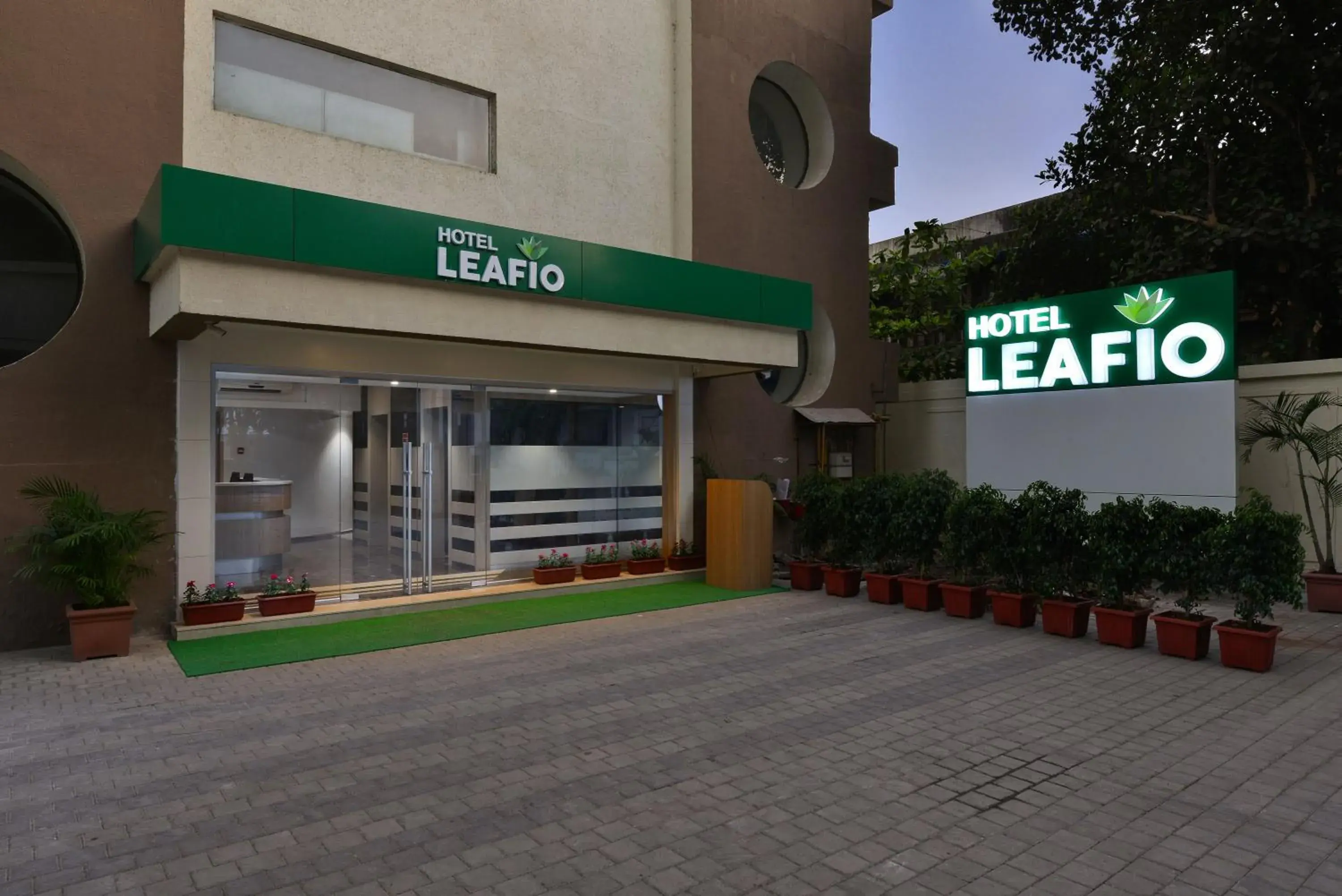 Facade/entrance, Property Logo/Sign in Hotel Leafio Mumbai