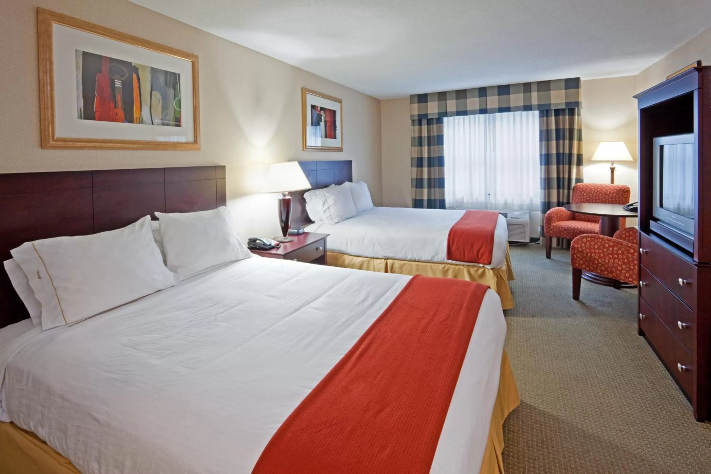 Photo of the whole room, Bed in Holiday Inn Express Hotel & Suites Freeport by IHG