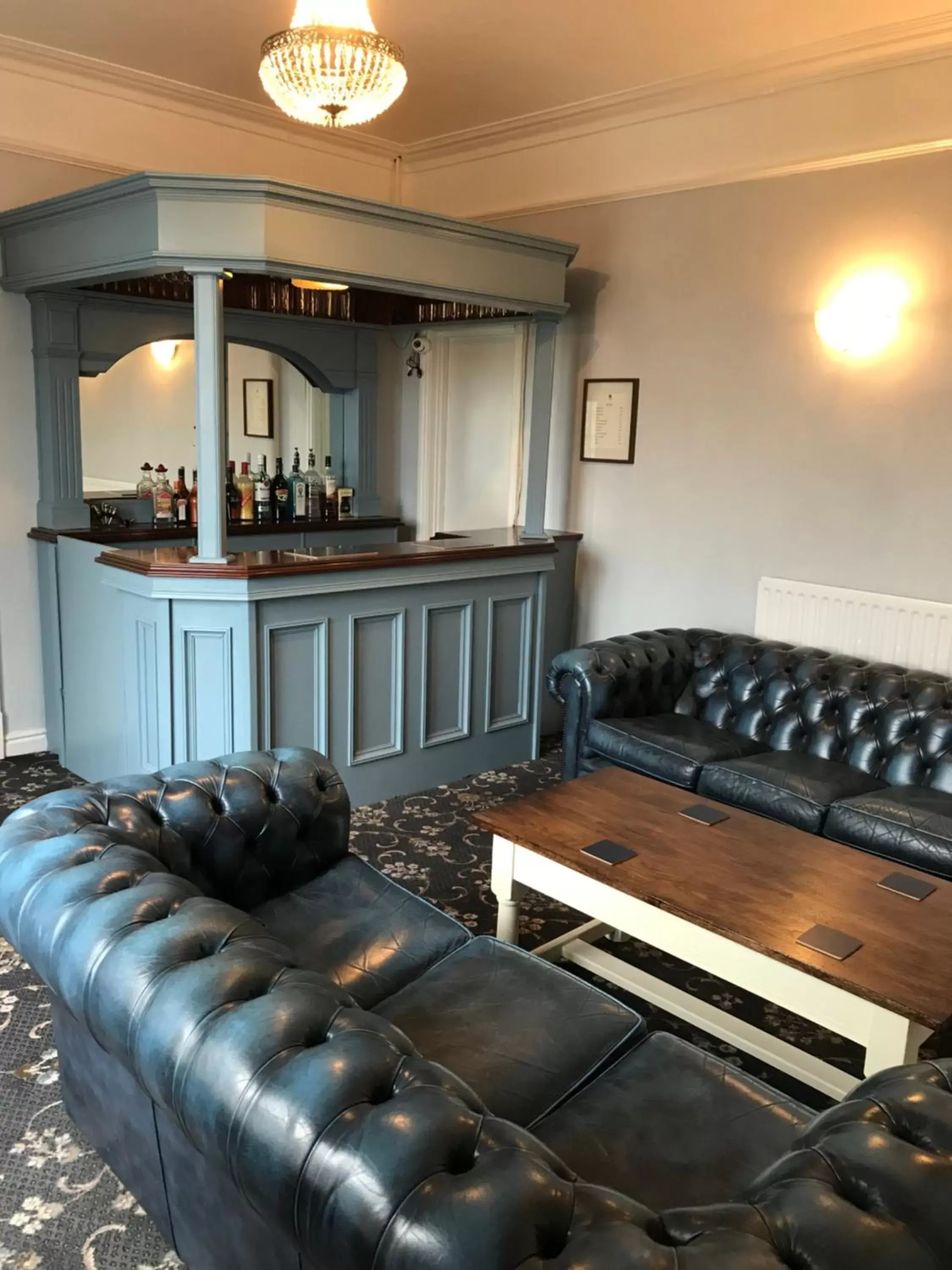 Lounge or bar, Seating Area in Holly Trees Hotel