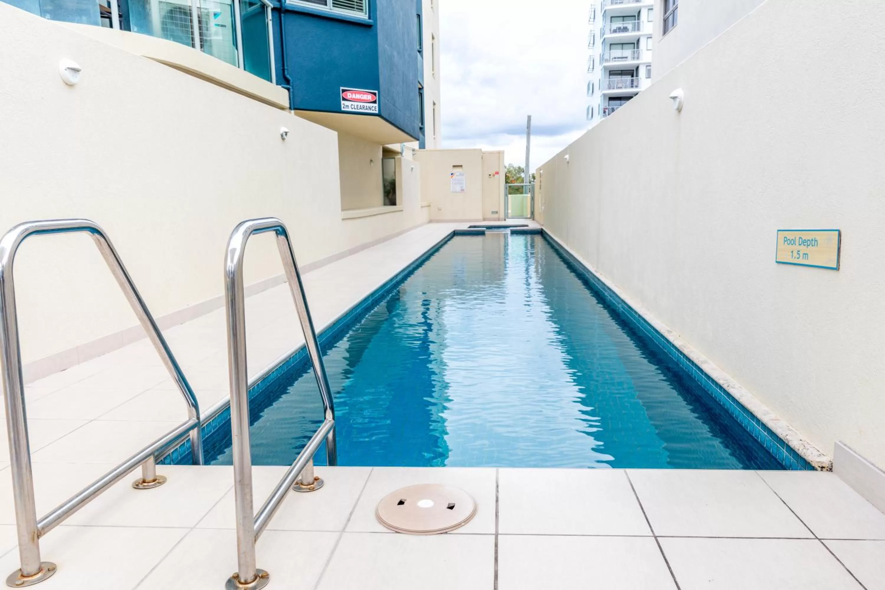 Swimming pool in Malibu Apartments