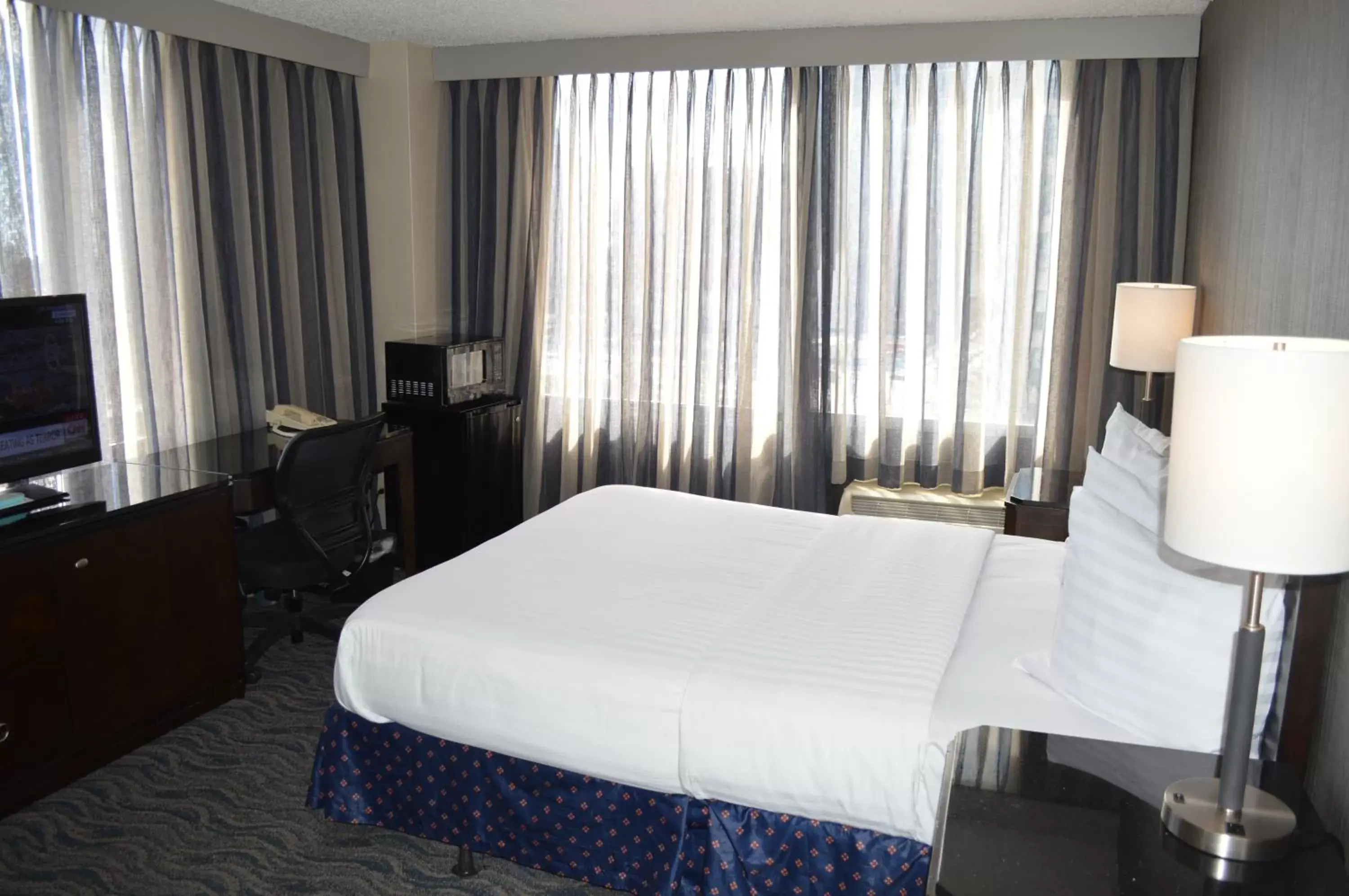 Photo of the whole room, Bed in Best Western Grant Park Hotel