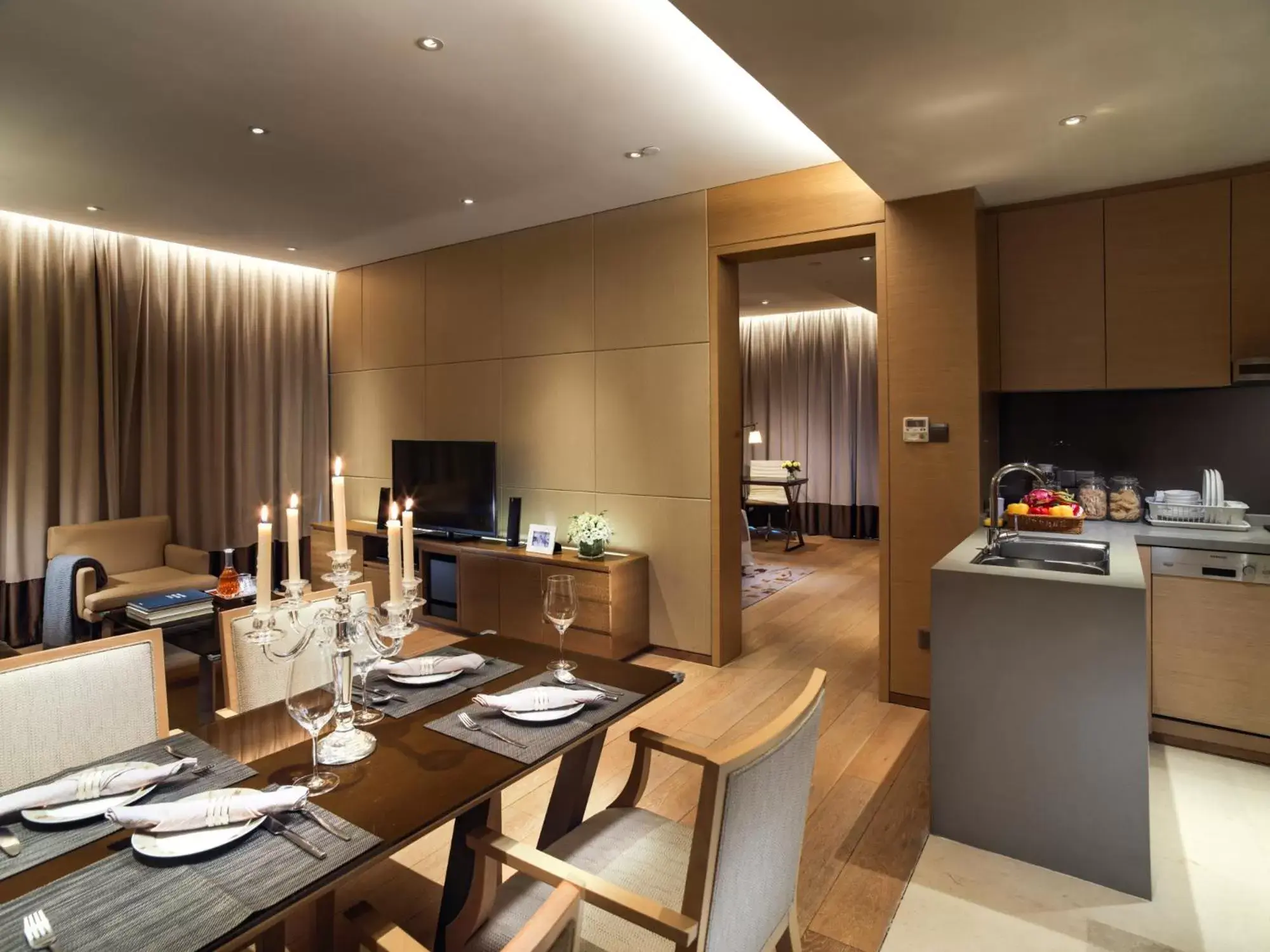 Living room, Kitchen/Kitchenette in Fraser Suites Guangzhou