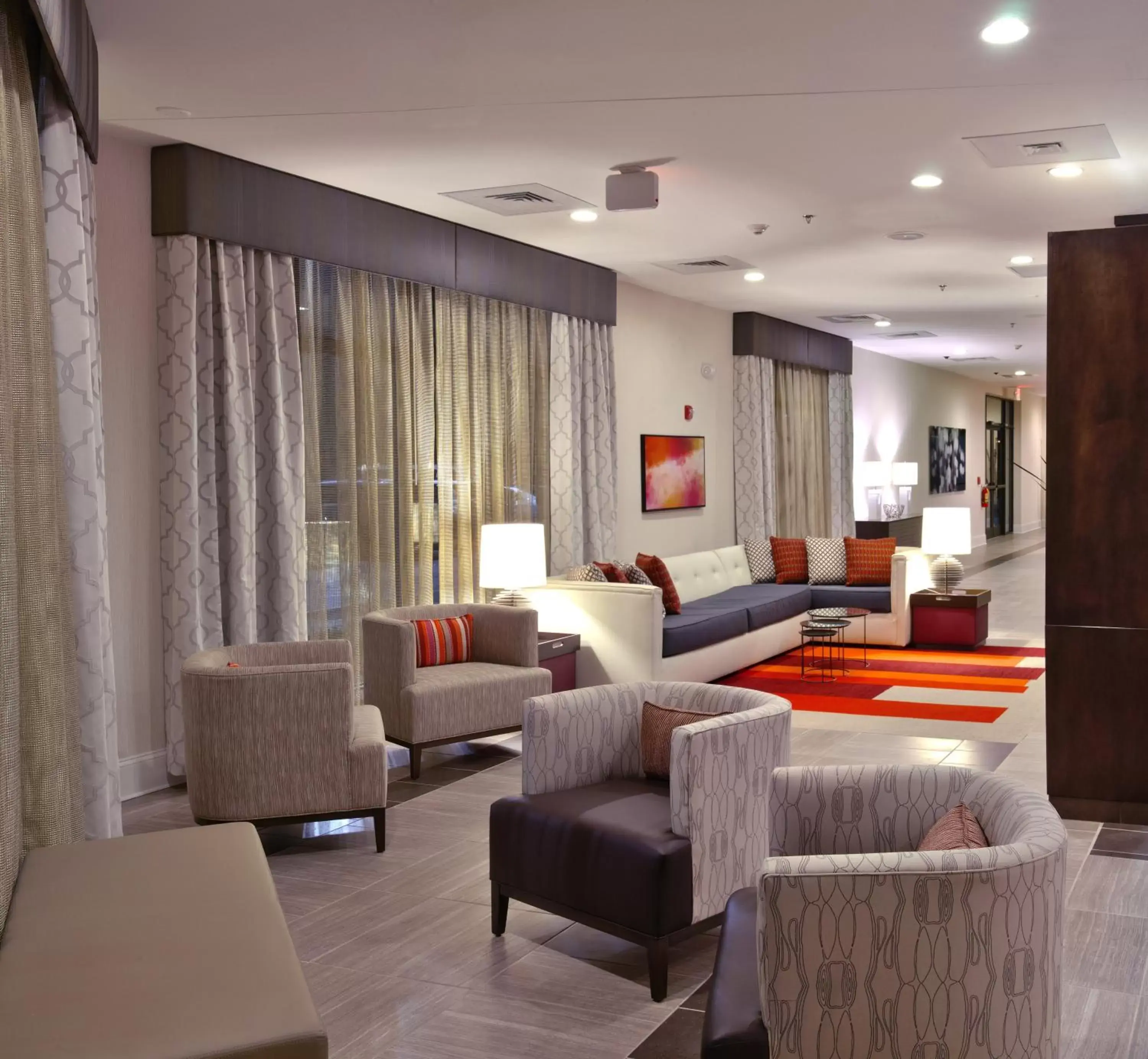 Lobby or reception, Seating Area in Holiday Inn Charlotte Airport, an IHG Hotel