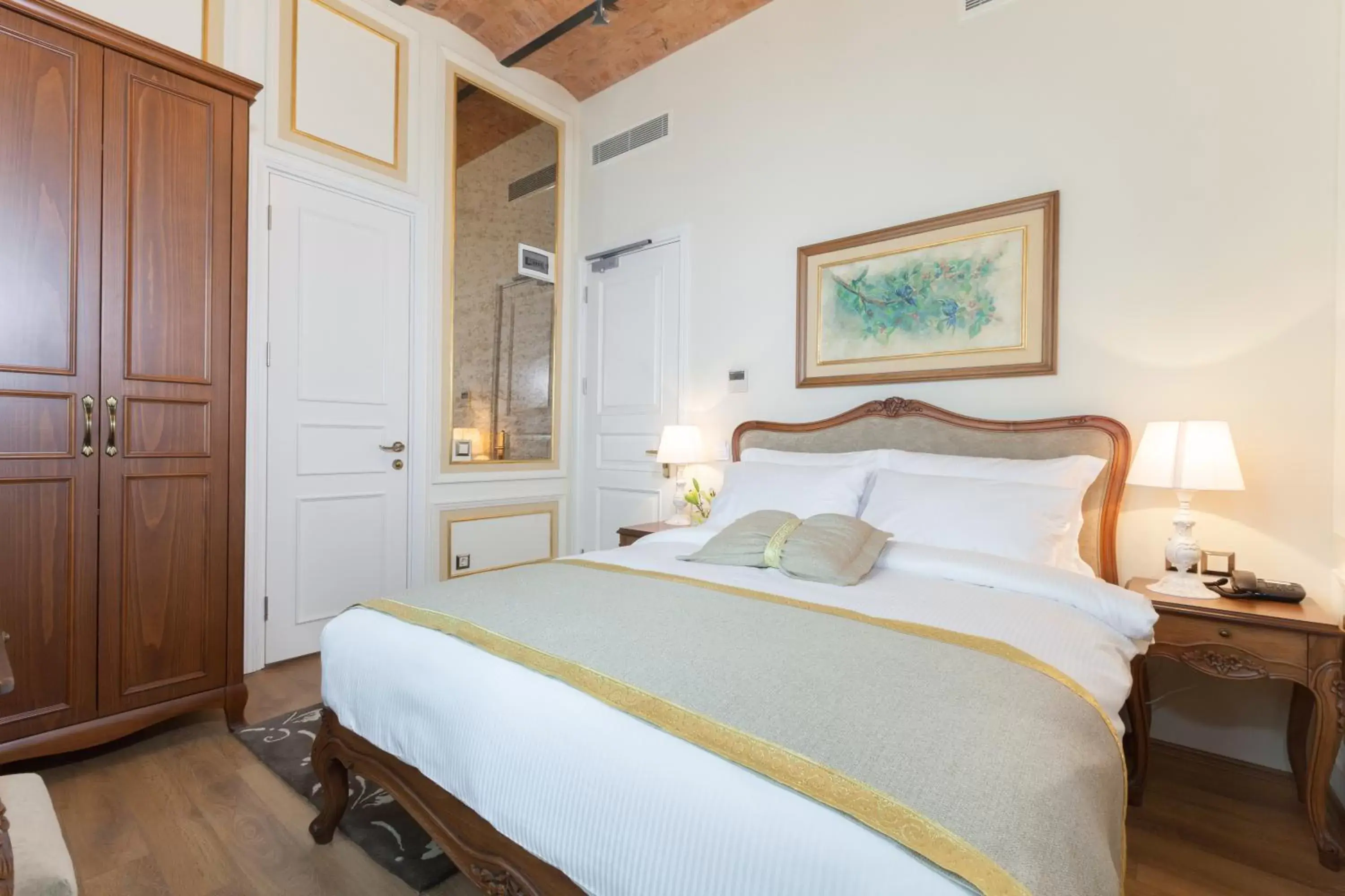 Property building, Bed in Hotel Pera Parma Property building, Bed in Hotel Pera Parma