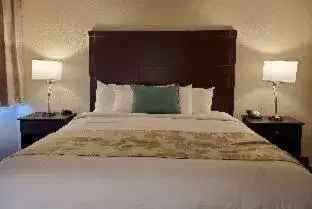 Bed in Cobblestone Suites - Oshkosh