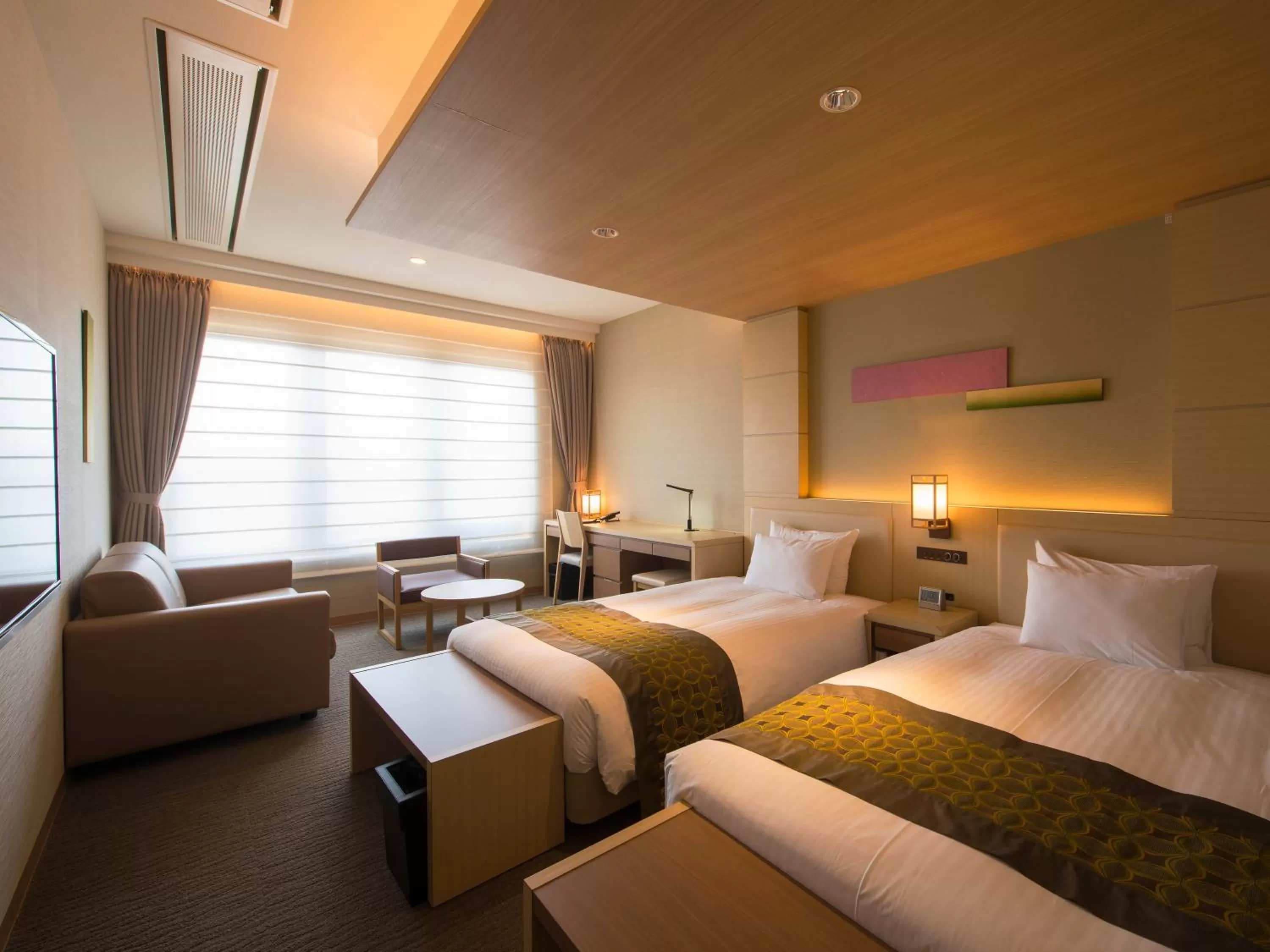 Photo of the whole room, Bed in Kanazawa Sainoniwa Hotel
