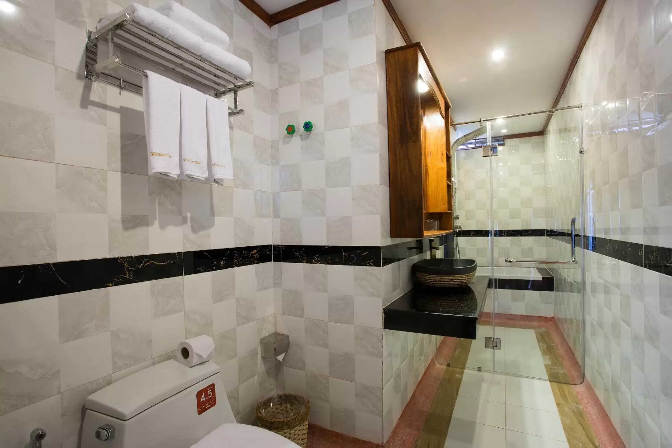 Shower, Bathroom in Okay Palace Hotel