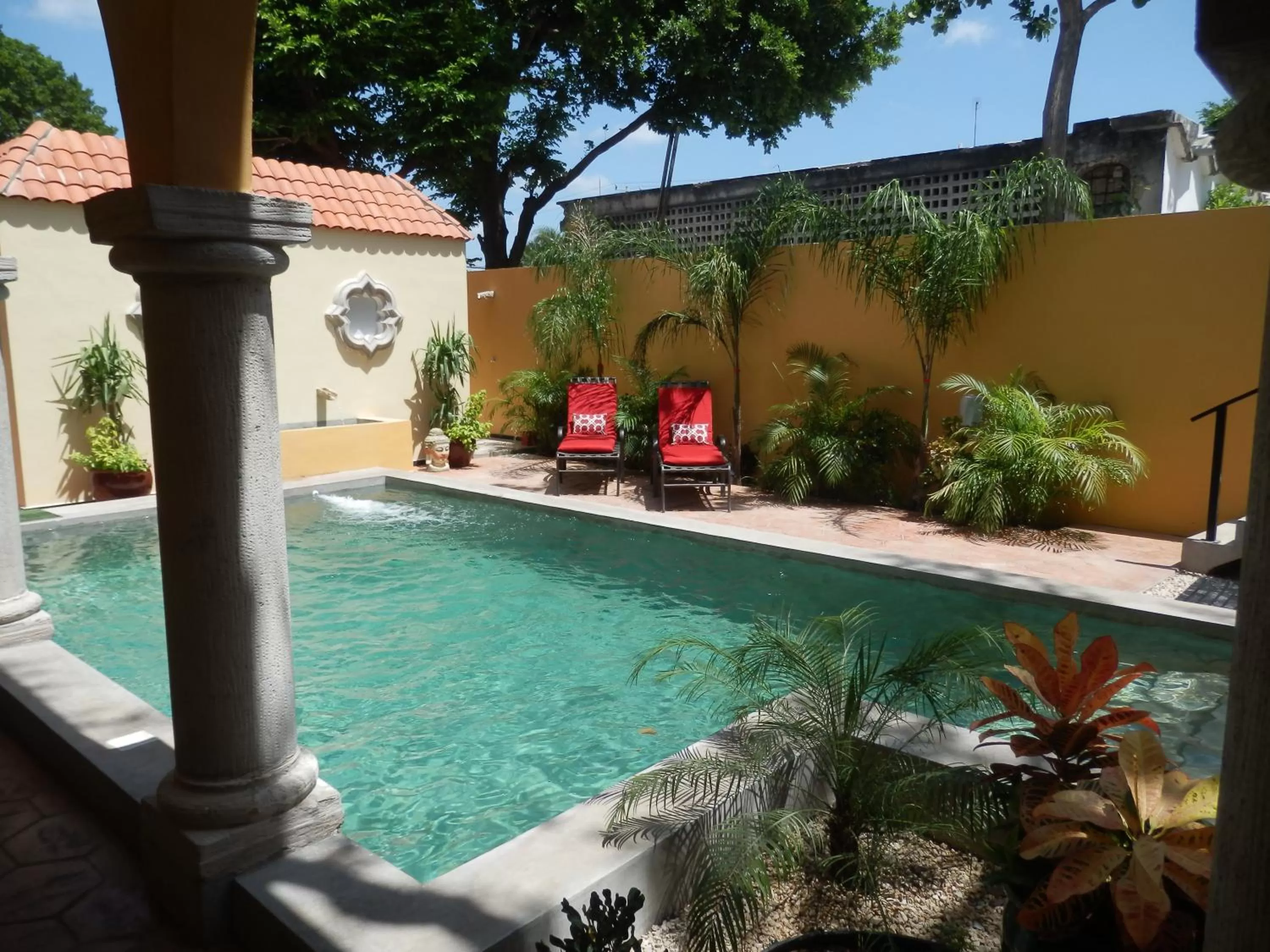 Swimming Pool in Ochenta Y Dos Bed & Breakfast & Spa