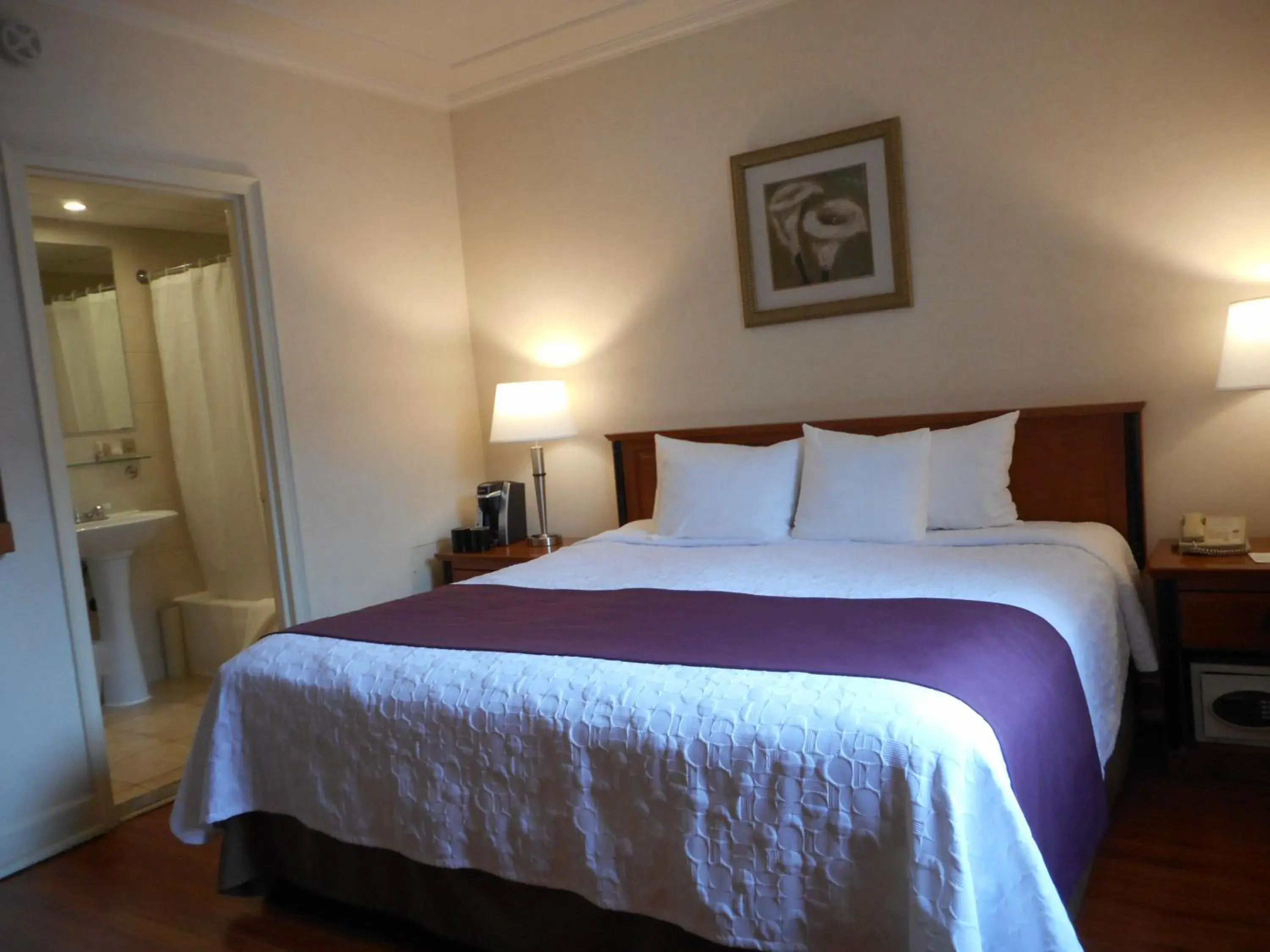 Bed in Hotel St Denis