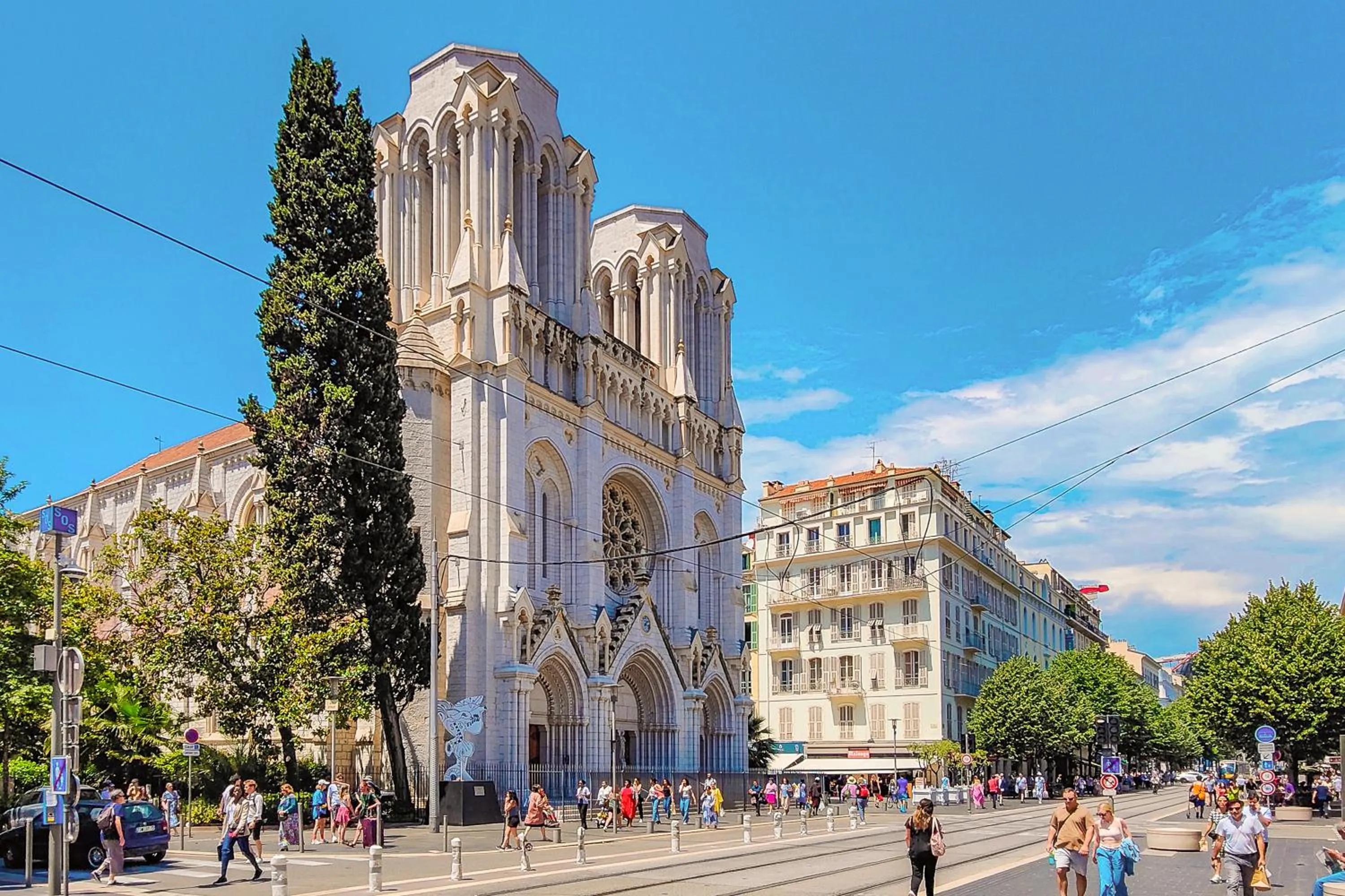 Nearby landmark in Hôtel Du Centre, un hôtel AMMI