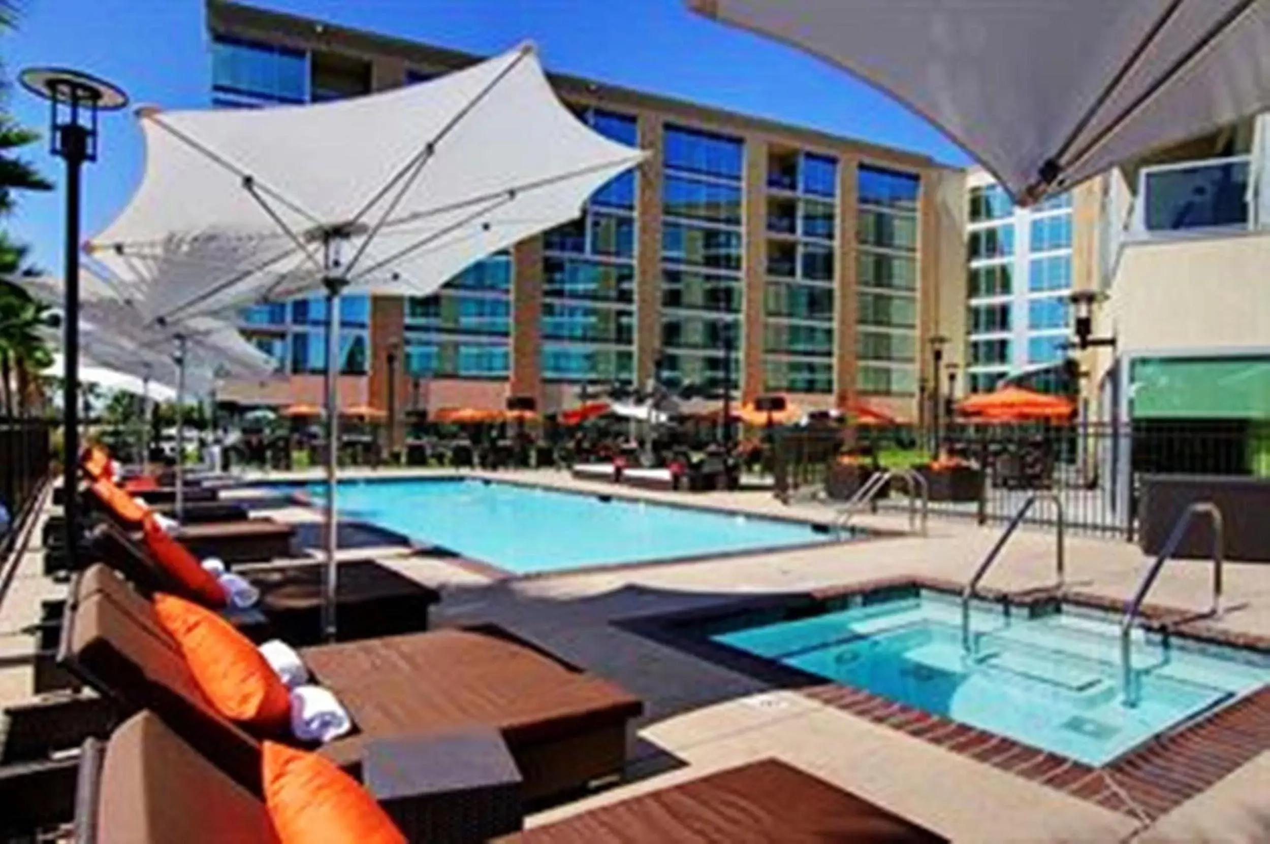 Facade/entrance, Swimming Pool in University Plaza Waterfront Hotel