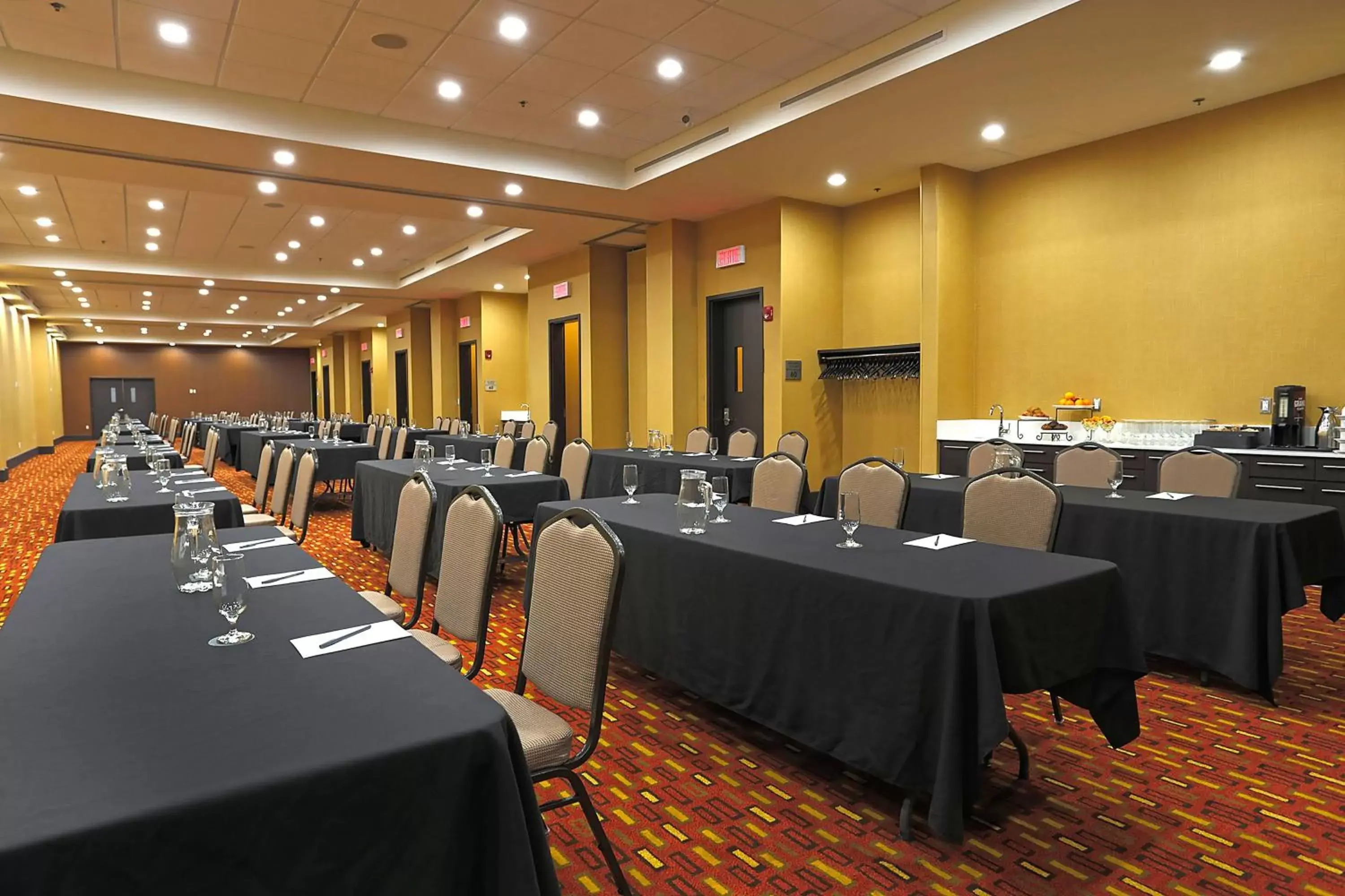 Meeting/conference room in Courtyard by Marriott Montreal West Island/Baie D’Urfe