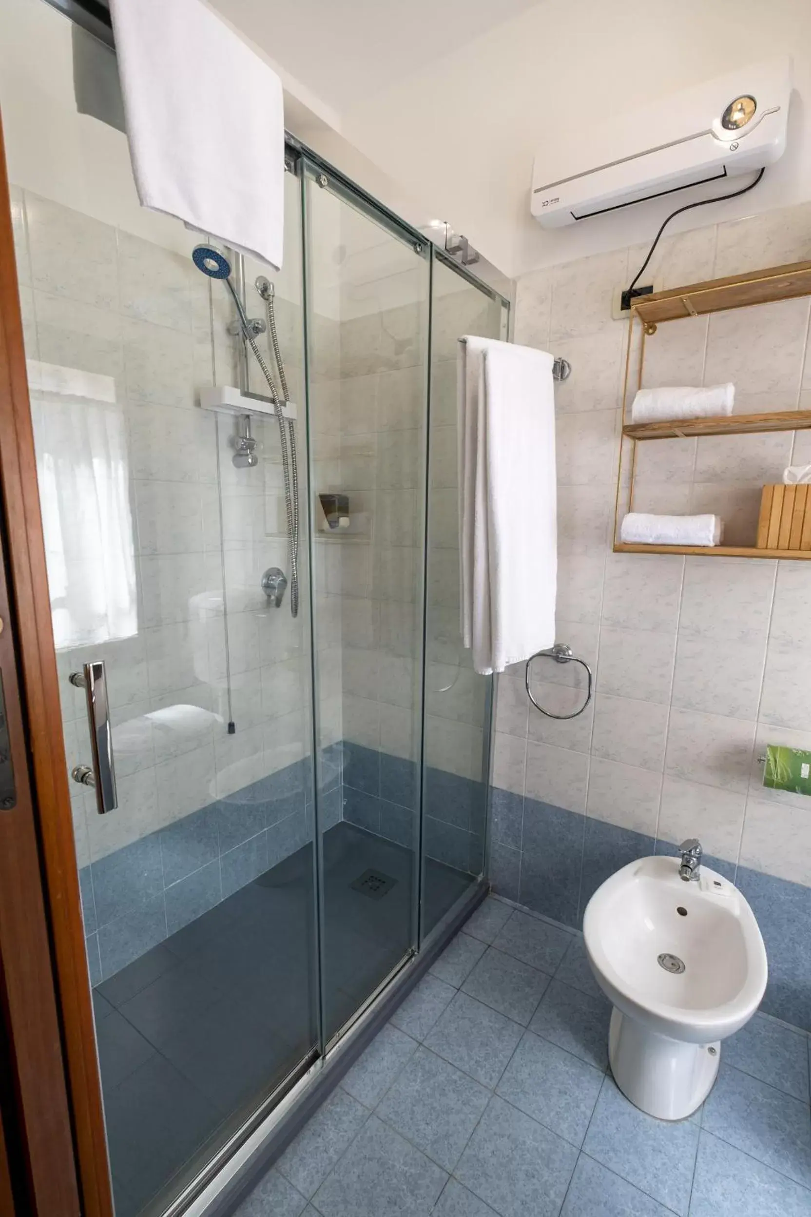 Shower, Bathroom in Casa di Carlo Goldoni - Dimora Storica