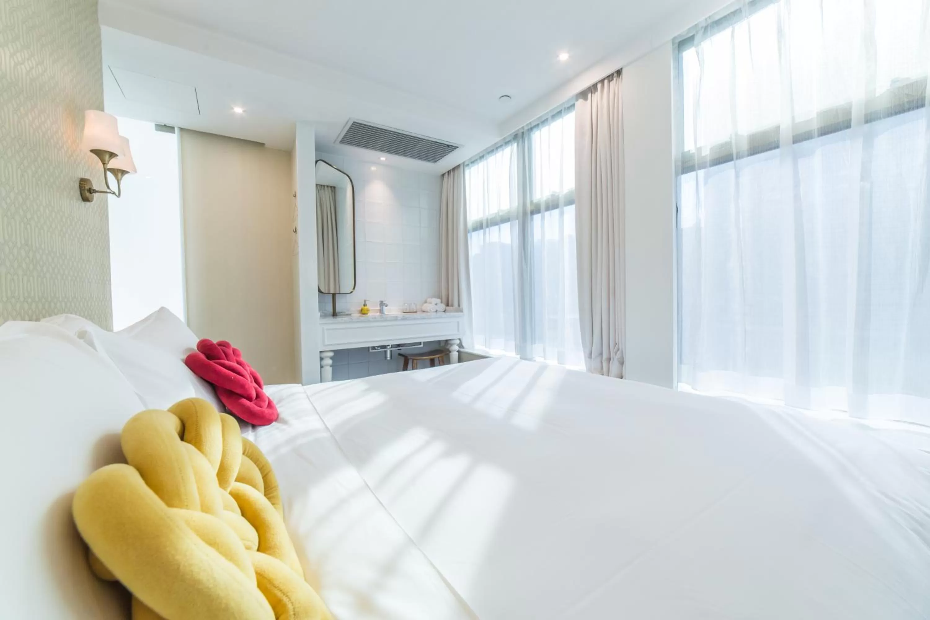 Bed in Tung Nam Lou Art Hotel