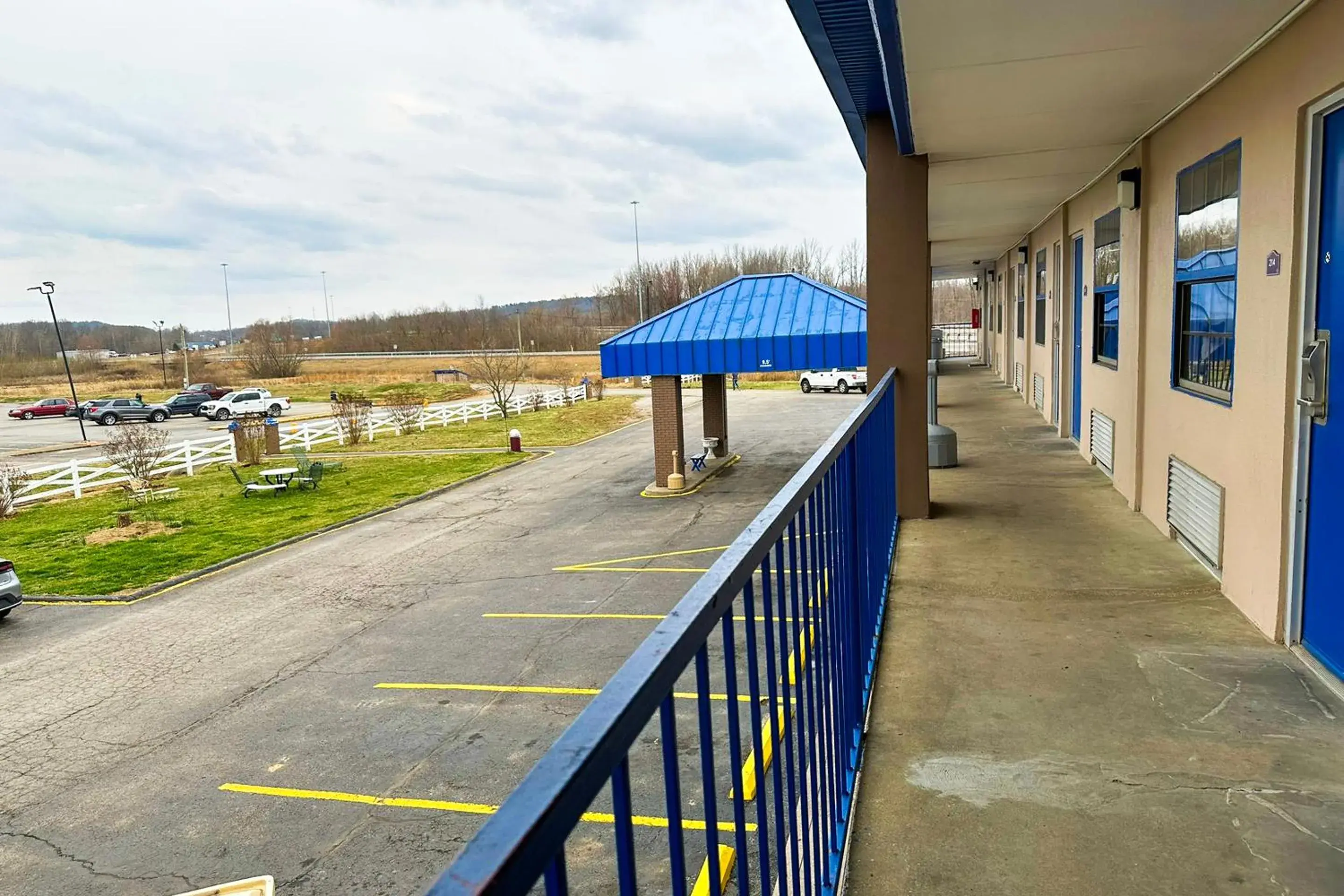 Lobby or reception, Balcony/Terrace in Dreamland Inn Madisonville I-69 By OYO