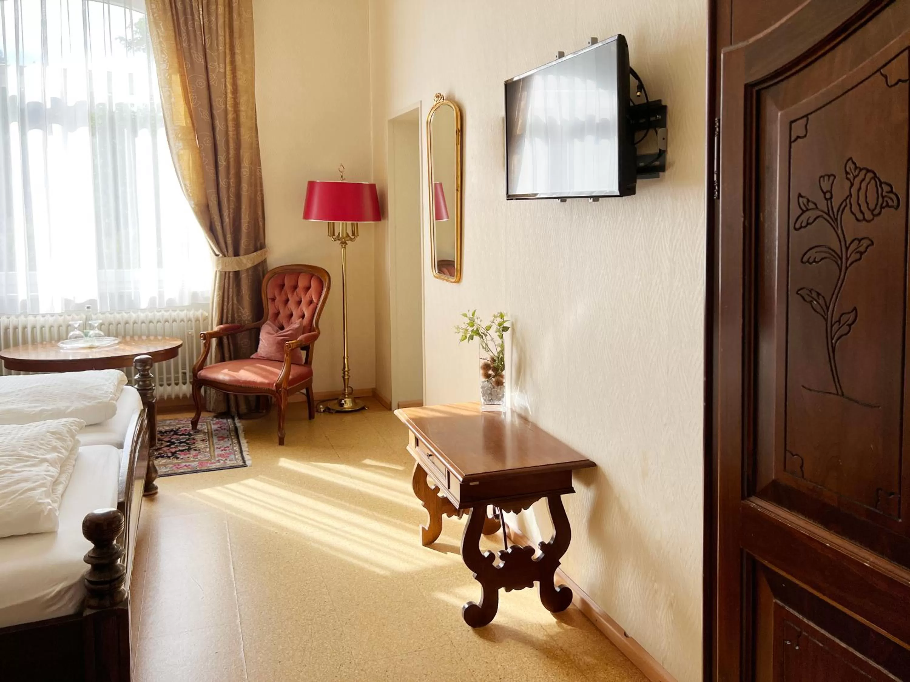 Photo of the whole room, Bed in Hotel Kühler Krug