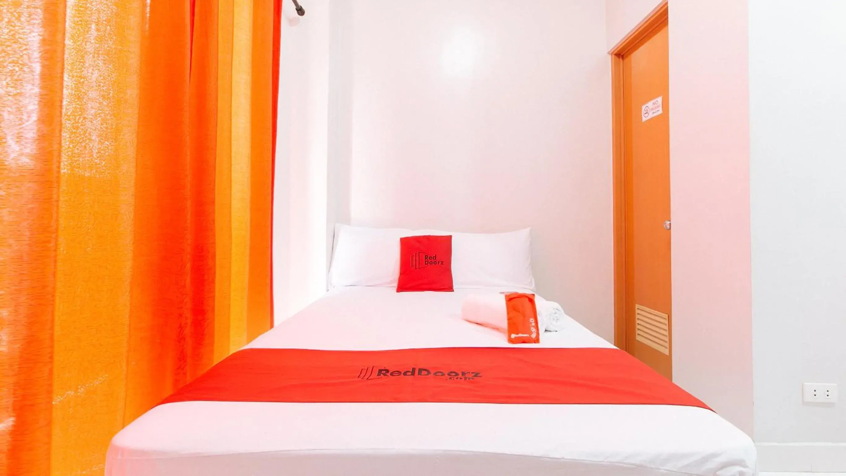 Bedroom in RedDoorz near NAIA Terminal 1