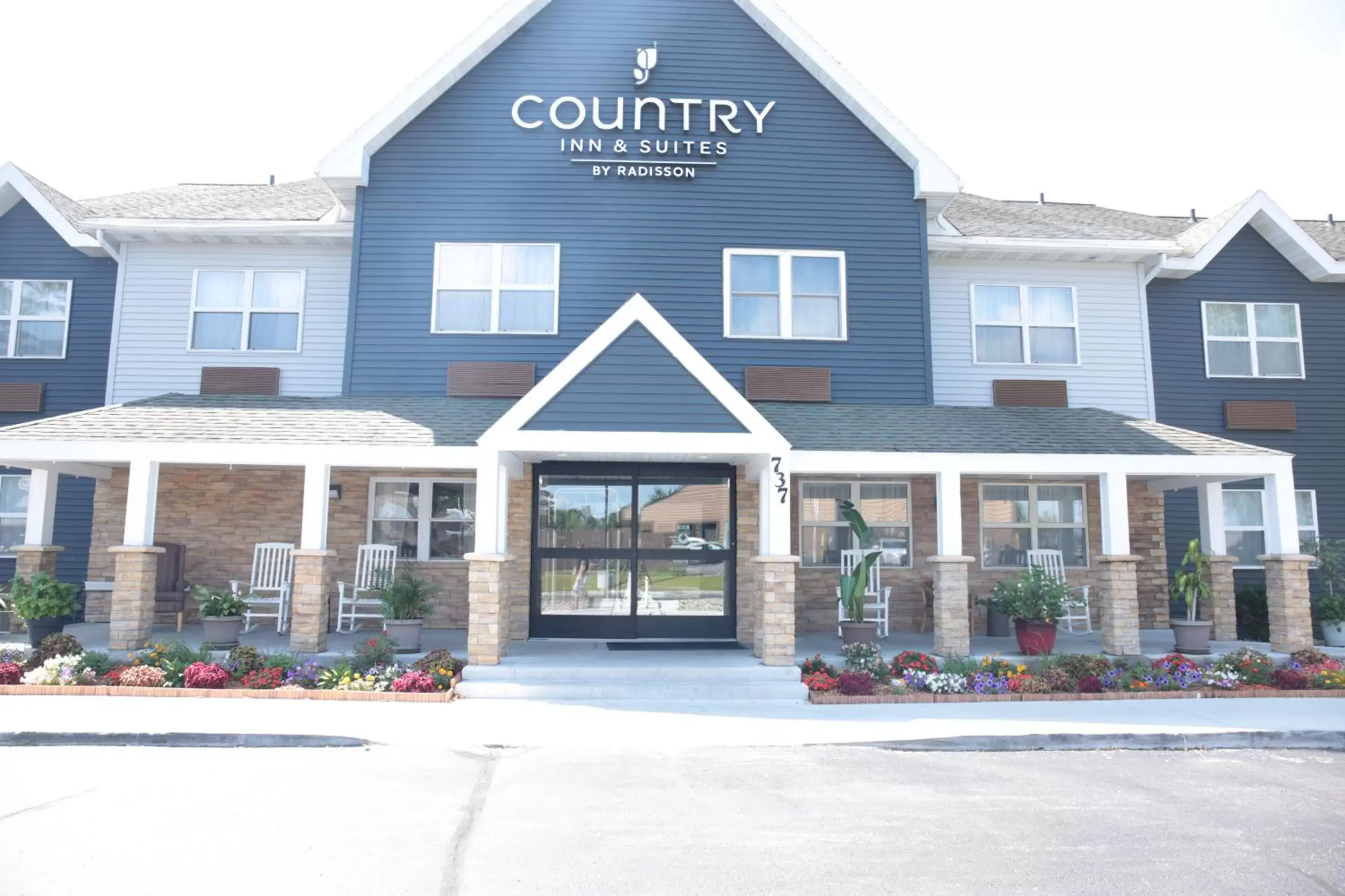 Property Building in Country Inn & Suites by Radisson, Sparta, WI