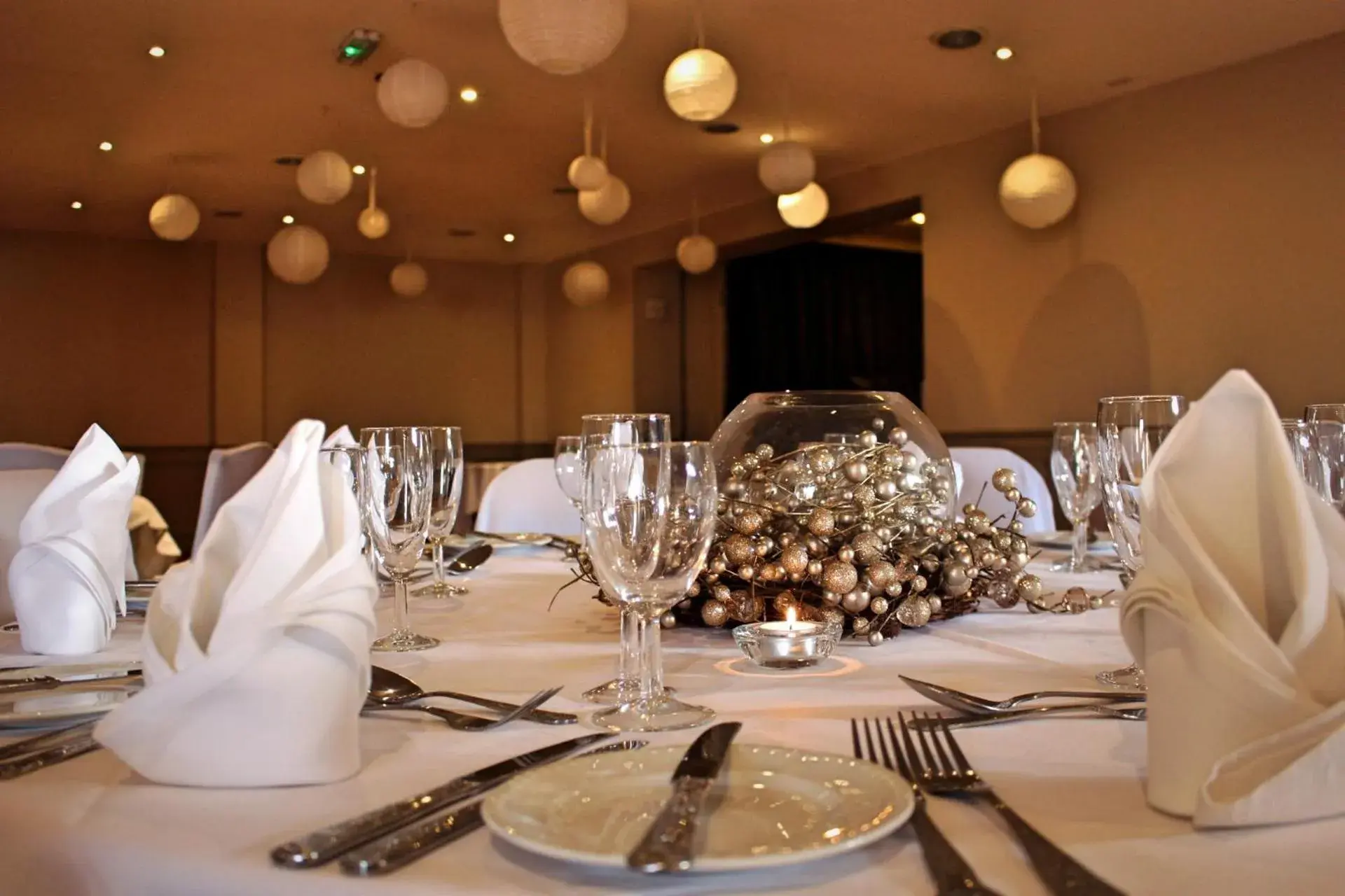 Banquet/Function facilities, Restaurant/Places to Eat in Birch Hotel