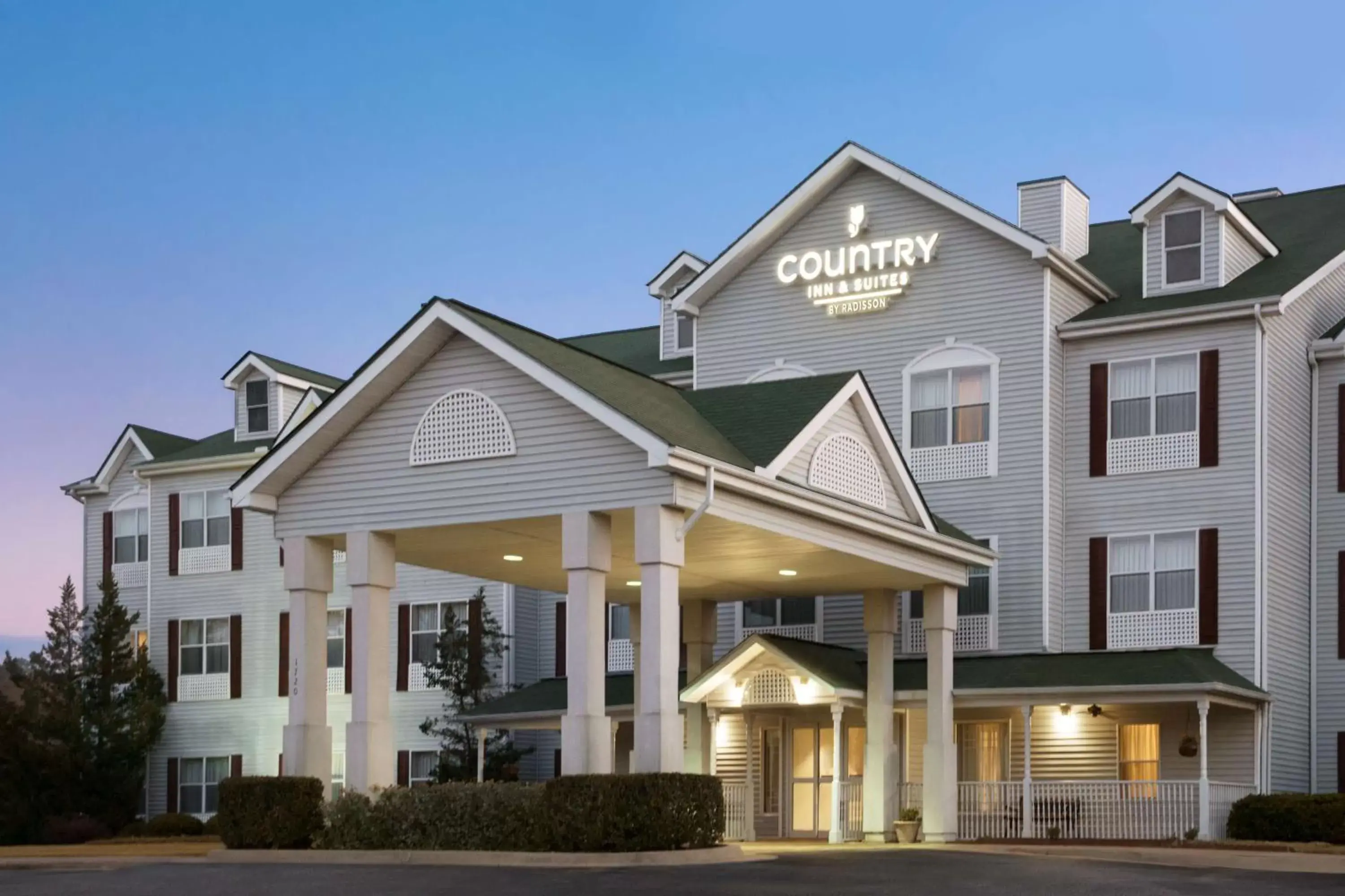 Property building in Country Inn & Suites by Radisson, Columbus, GA