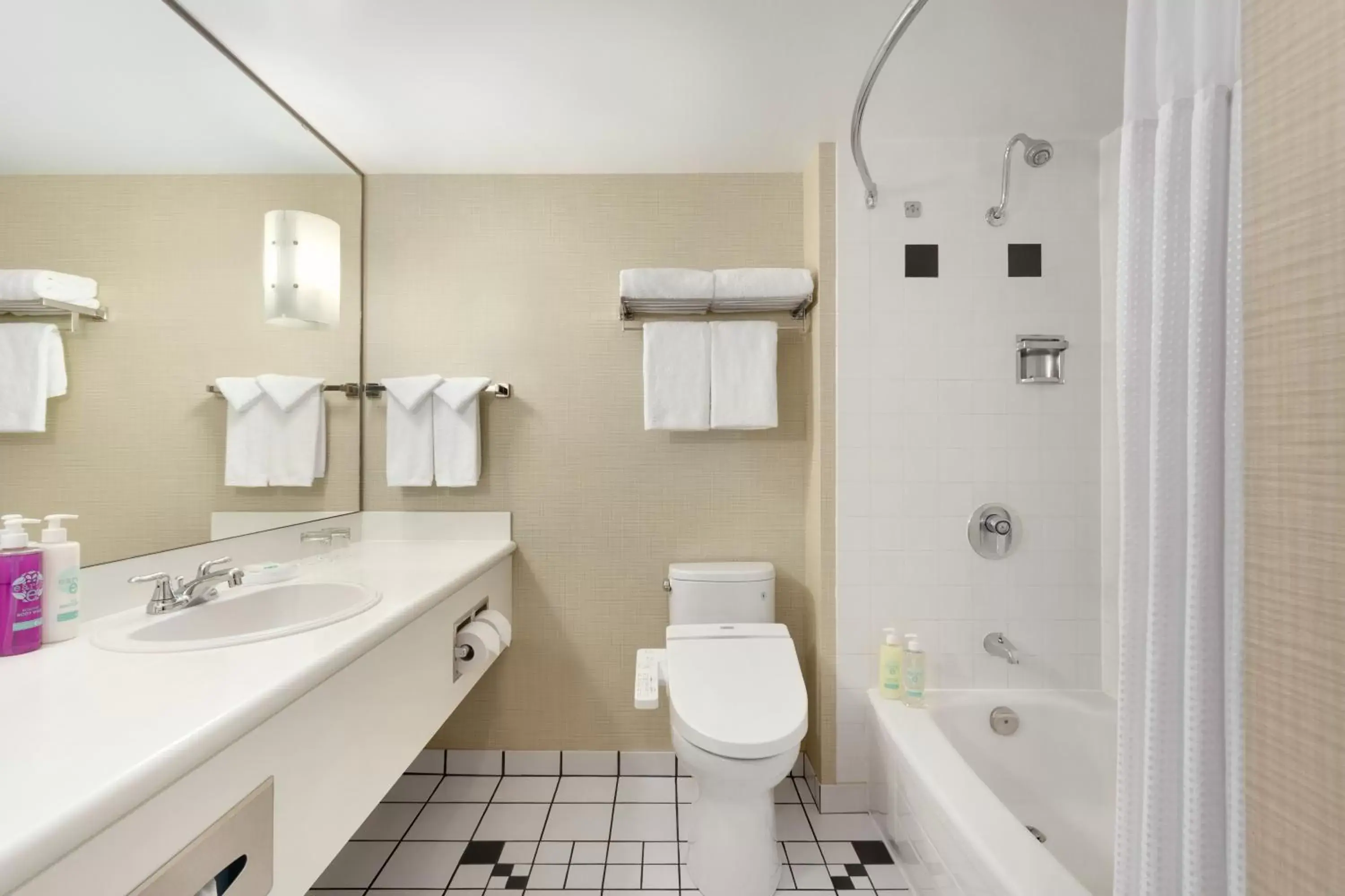 Shower, Bathroom in Coast Victoria Hotel & Marina by APA