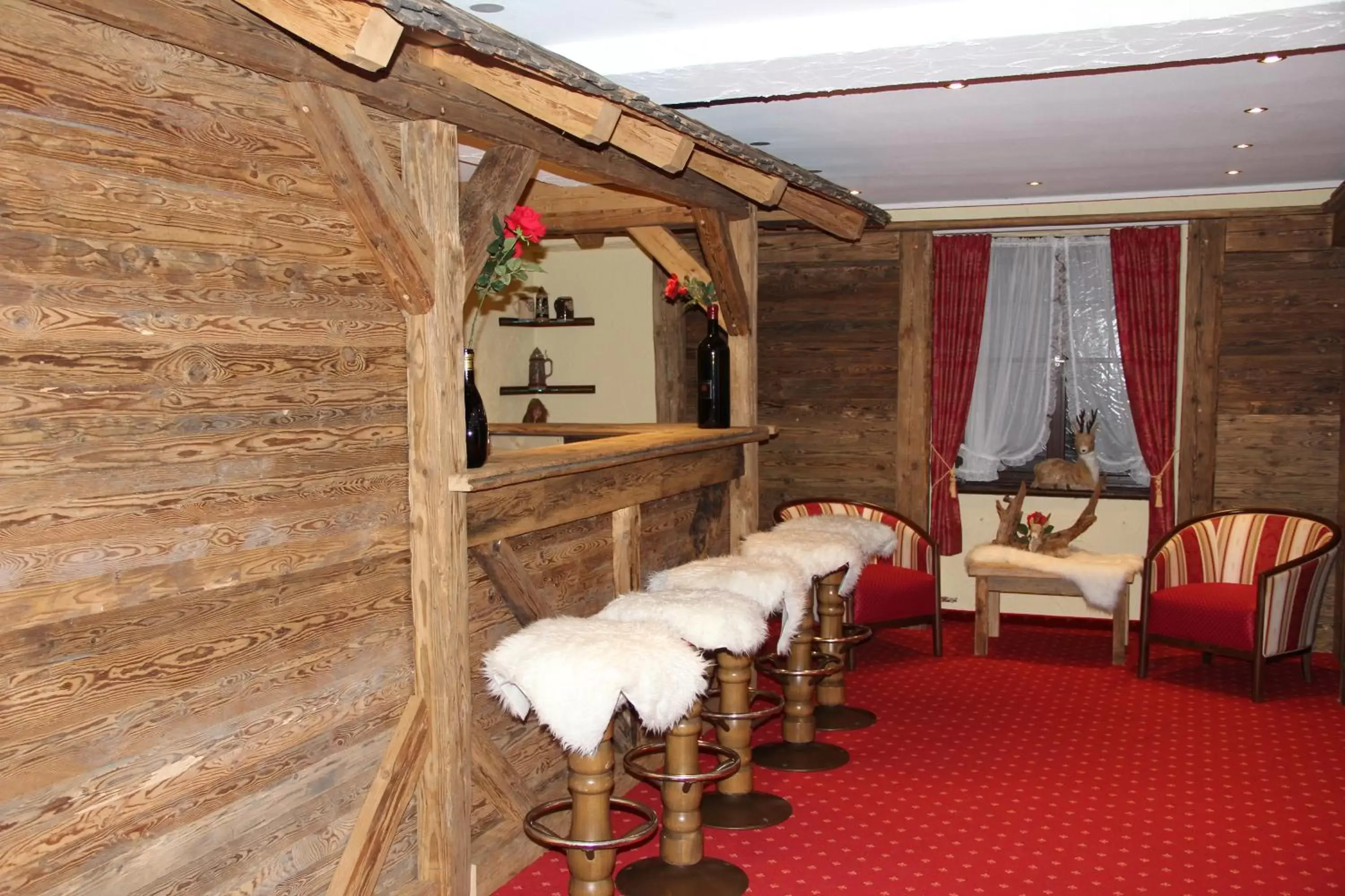 Lounge or bar in Hotel AlpinaRos