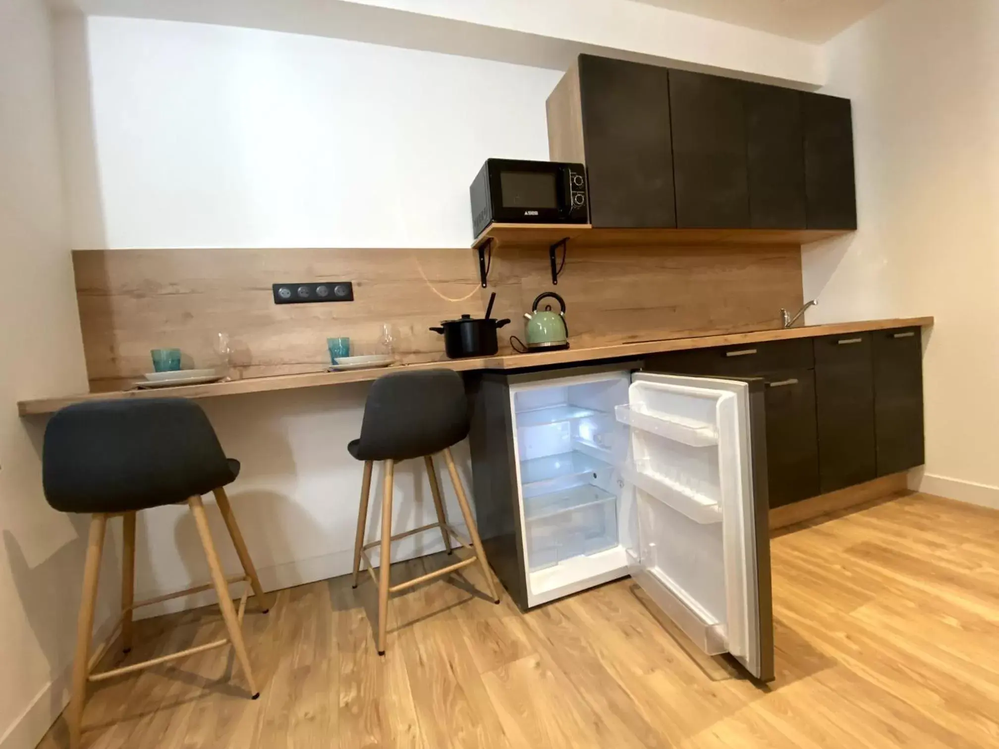 Kitchen or kitchenette, Kitchen/Kitchenette in Le Bras d'or Apparts et Spa