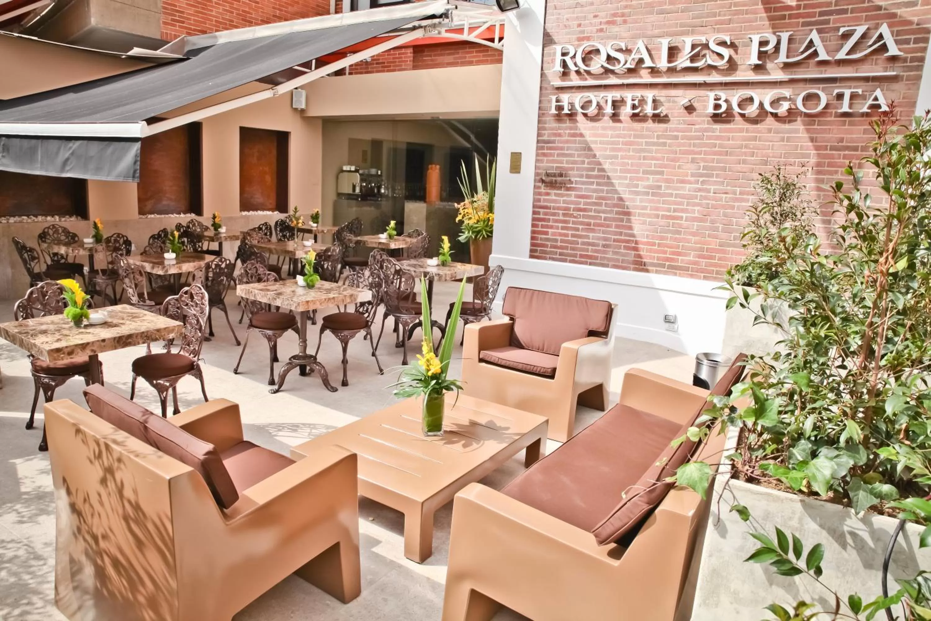 Restaurant/places to eat in Hotel Rosales Plaza