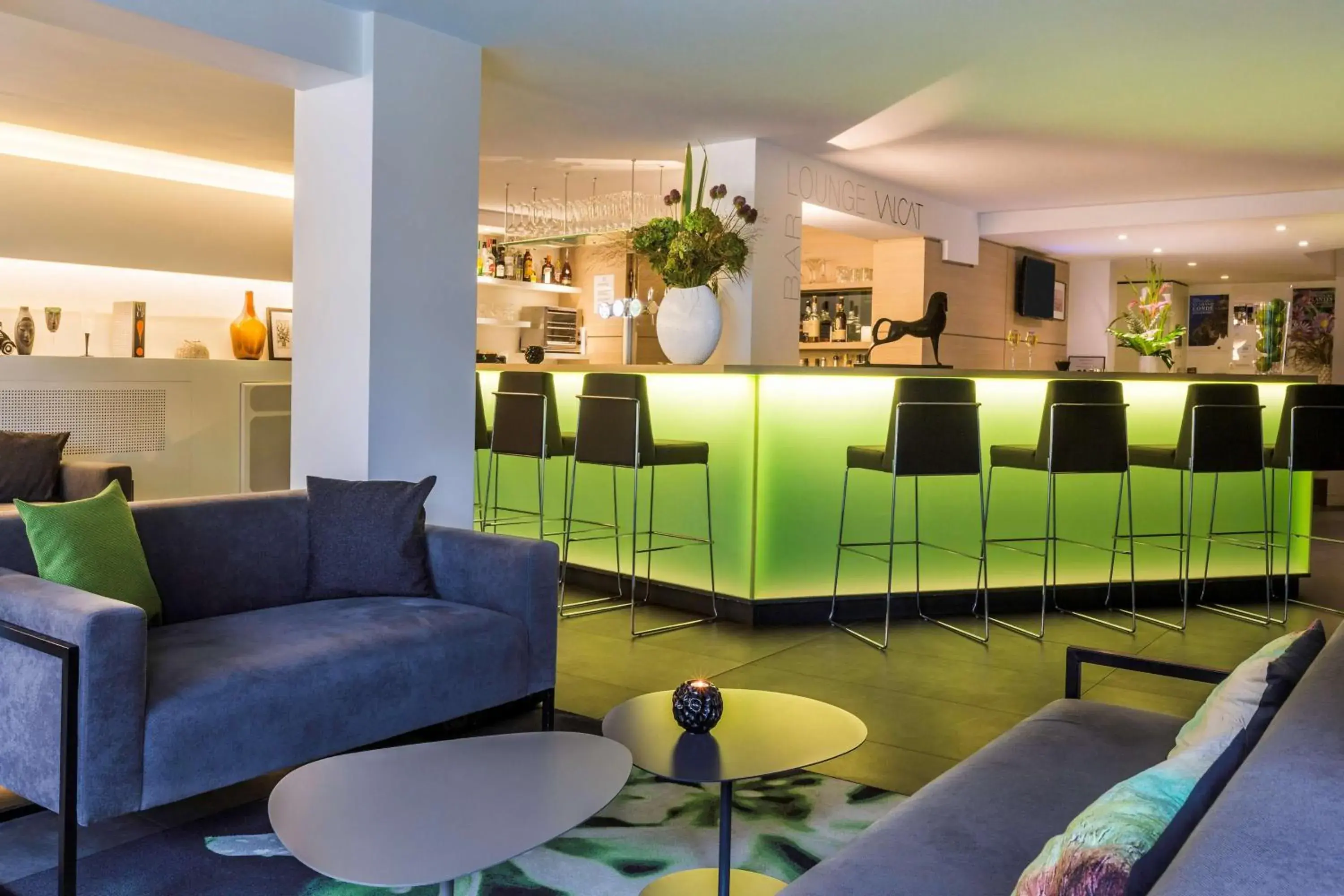 Lobby or reception, Lounge/Bar in Best Western Plus Hotel Du Parc Chantilly