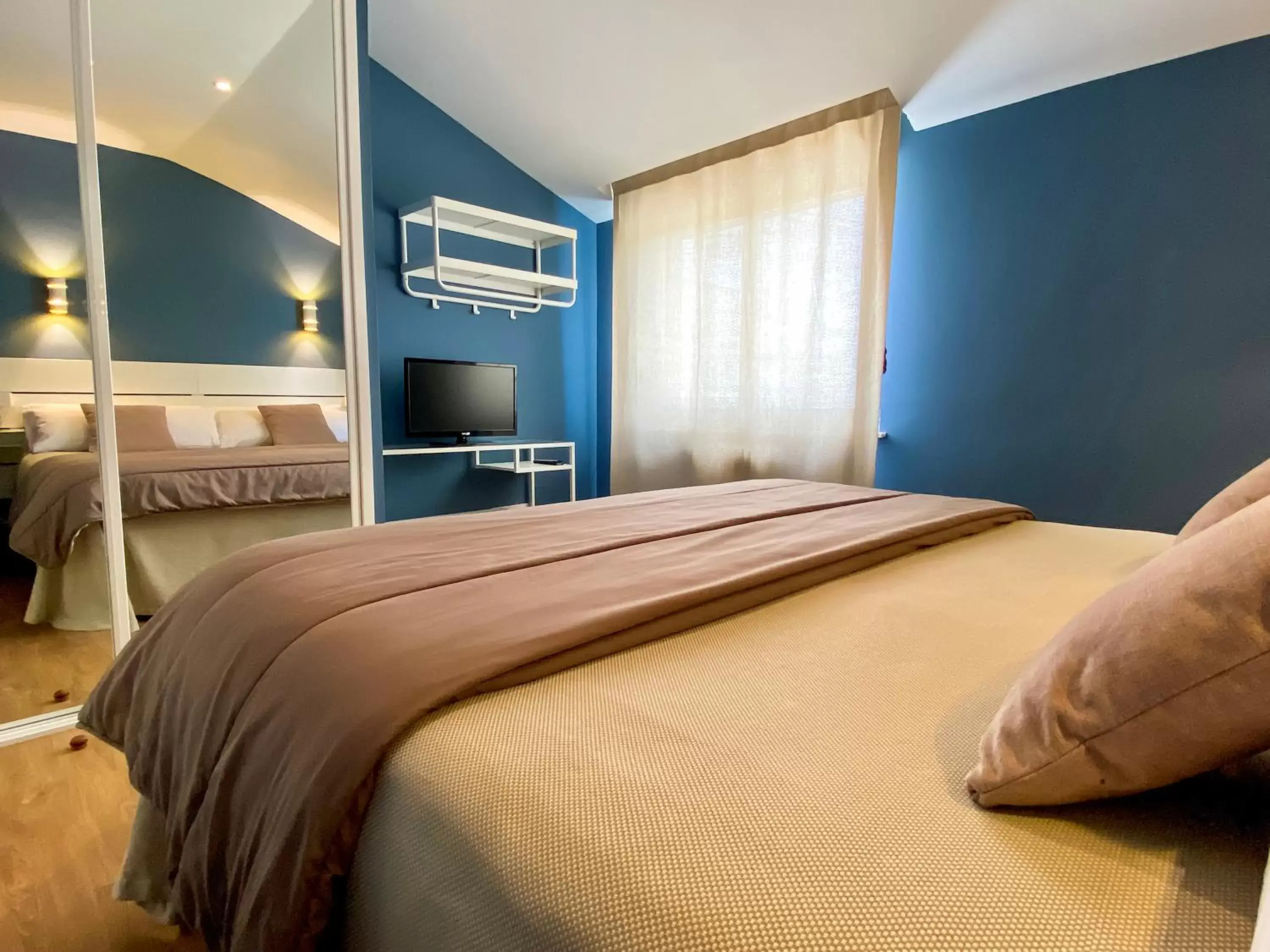 Bedroom, Bed in Casablanca Hotel Studios