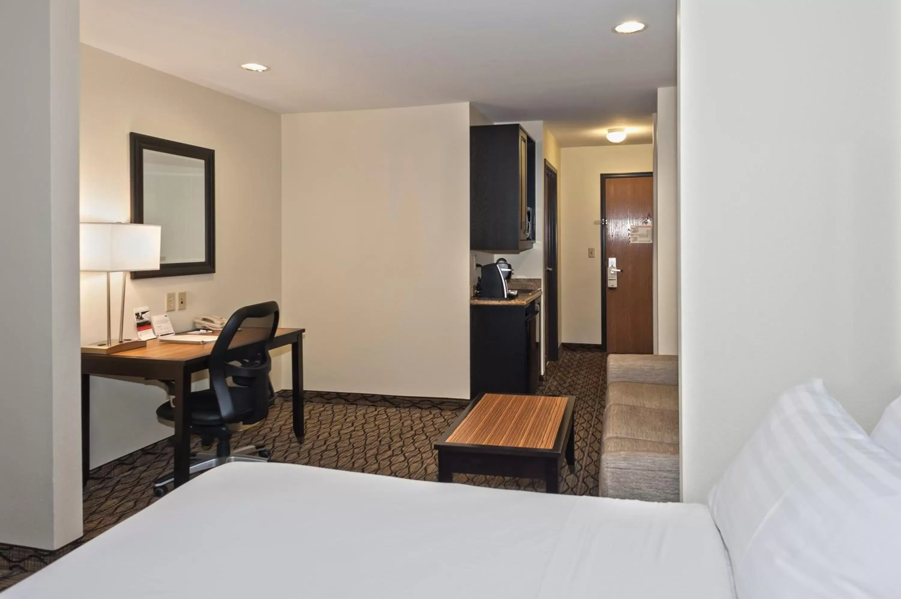 Photo of the whole room, Bed in Holiday Inn Express Hotel & Suites Chanhassen, an IHG Hotel