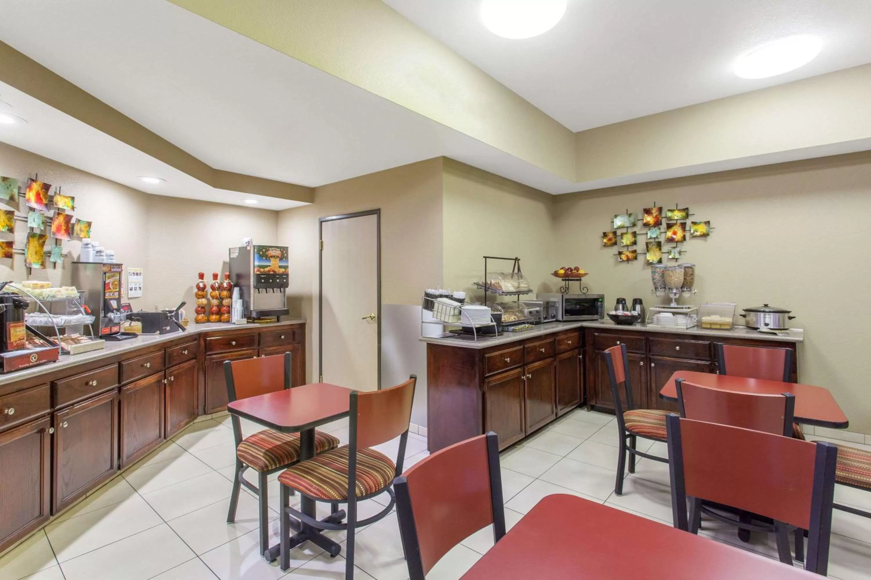 Restaurant/places to eat in Ramada by Wyndham Fresno Northwest