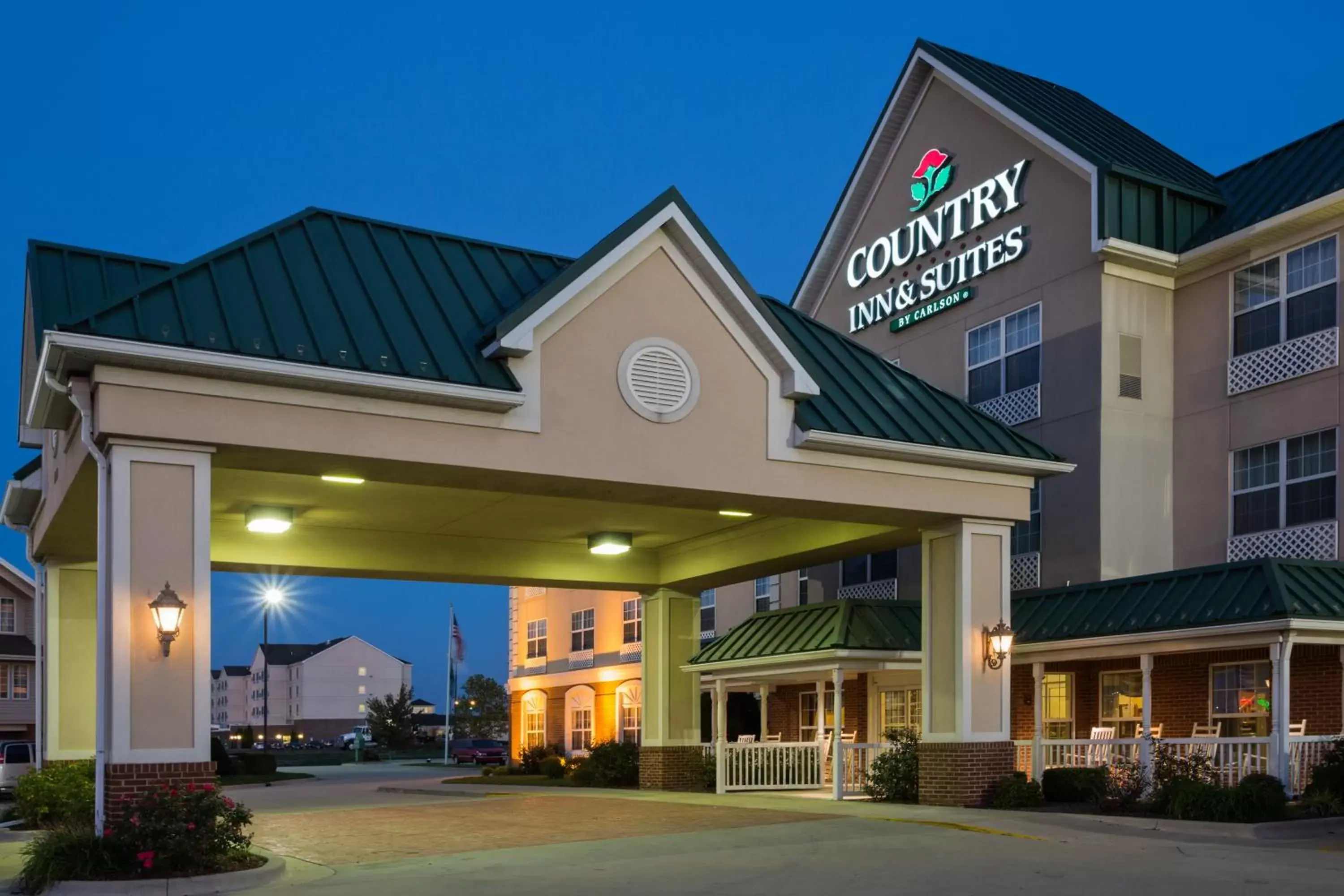 Property Building in Country Inn & Suites by Radisson, Effingham, IL