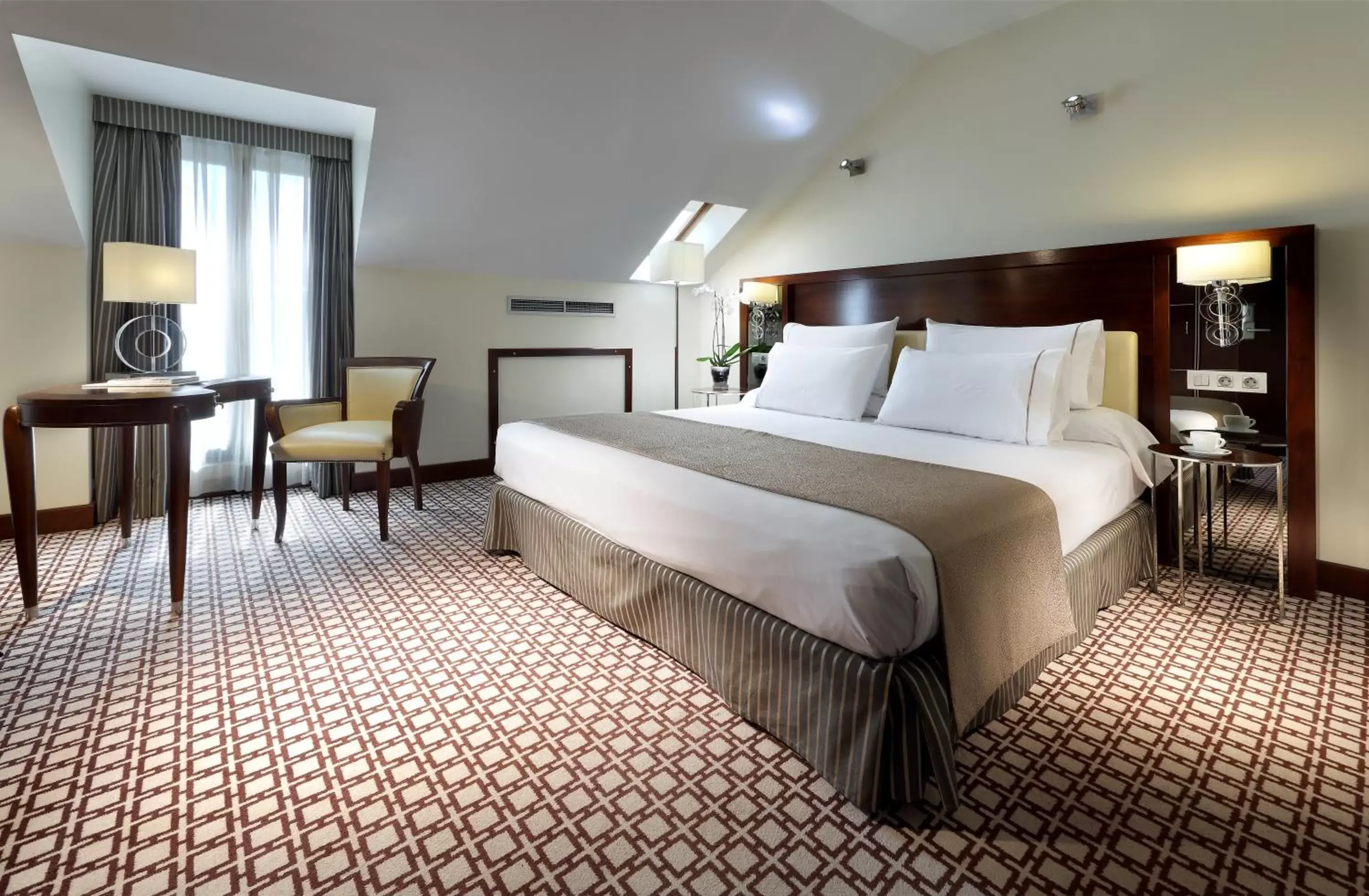 Bed, Room Photo in Eurostars Gran Via