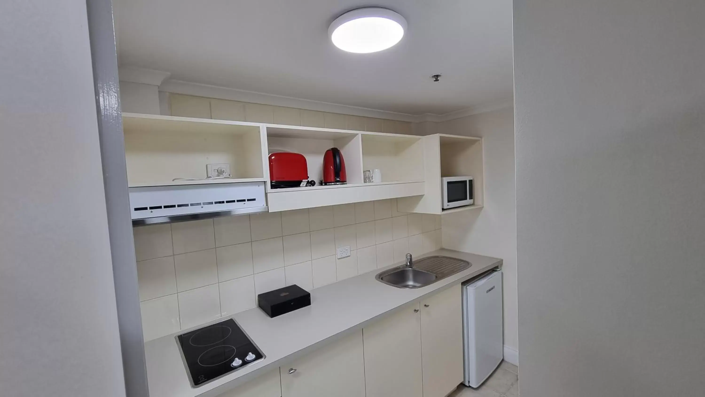 Kitchen or kitchenette, Kitchen/Kitchenette in Quality Apartments Melbourne Central