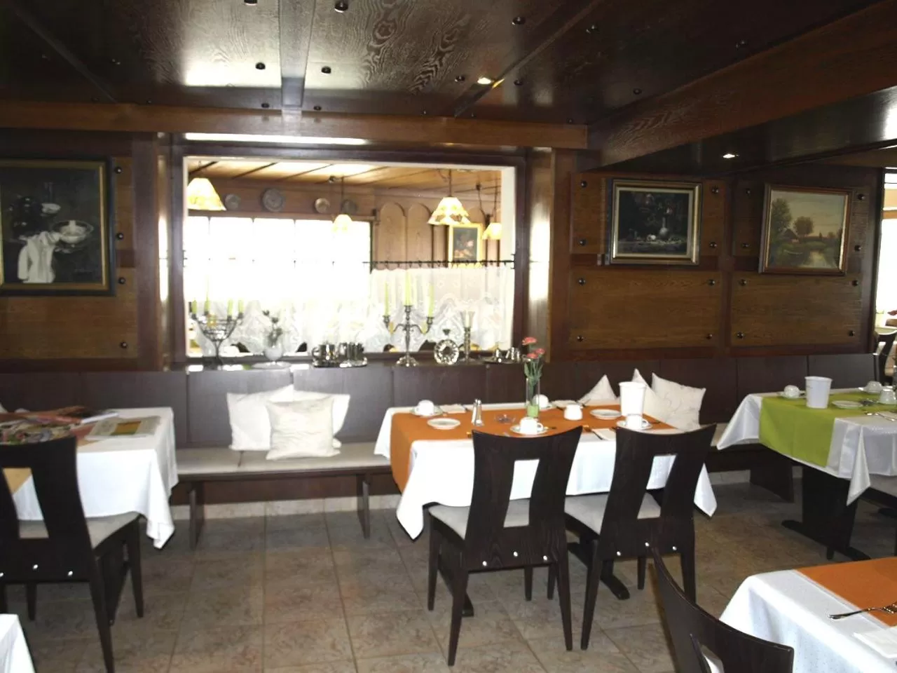 Restaurant/places to eat in Airport Hotel Filder Post