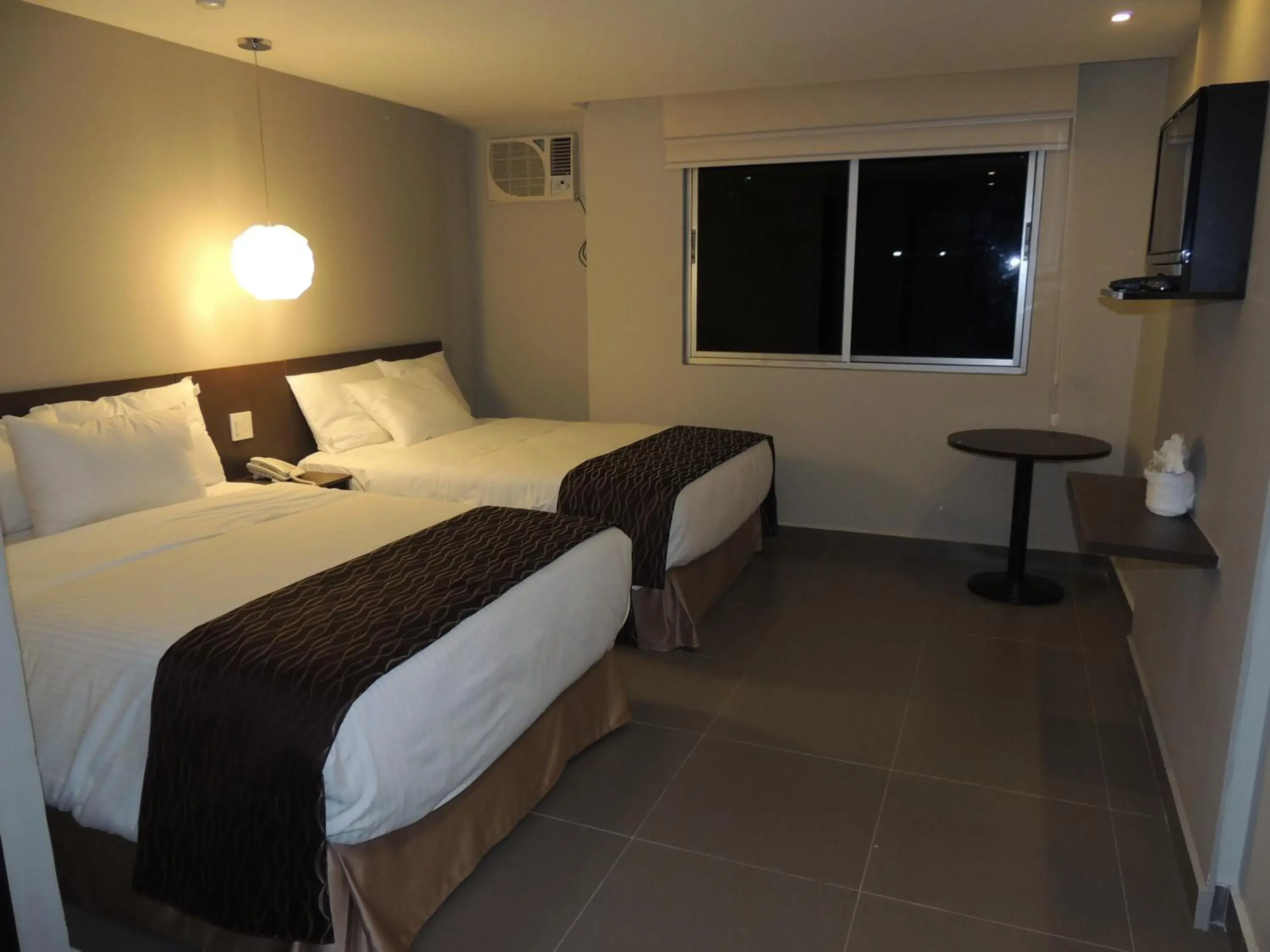 Double Room with Two Double Beds in Hotel Ojos Del Rio