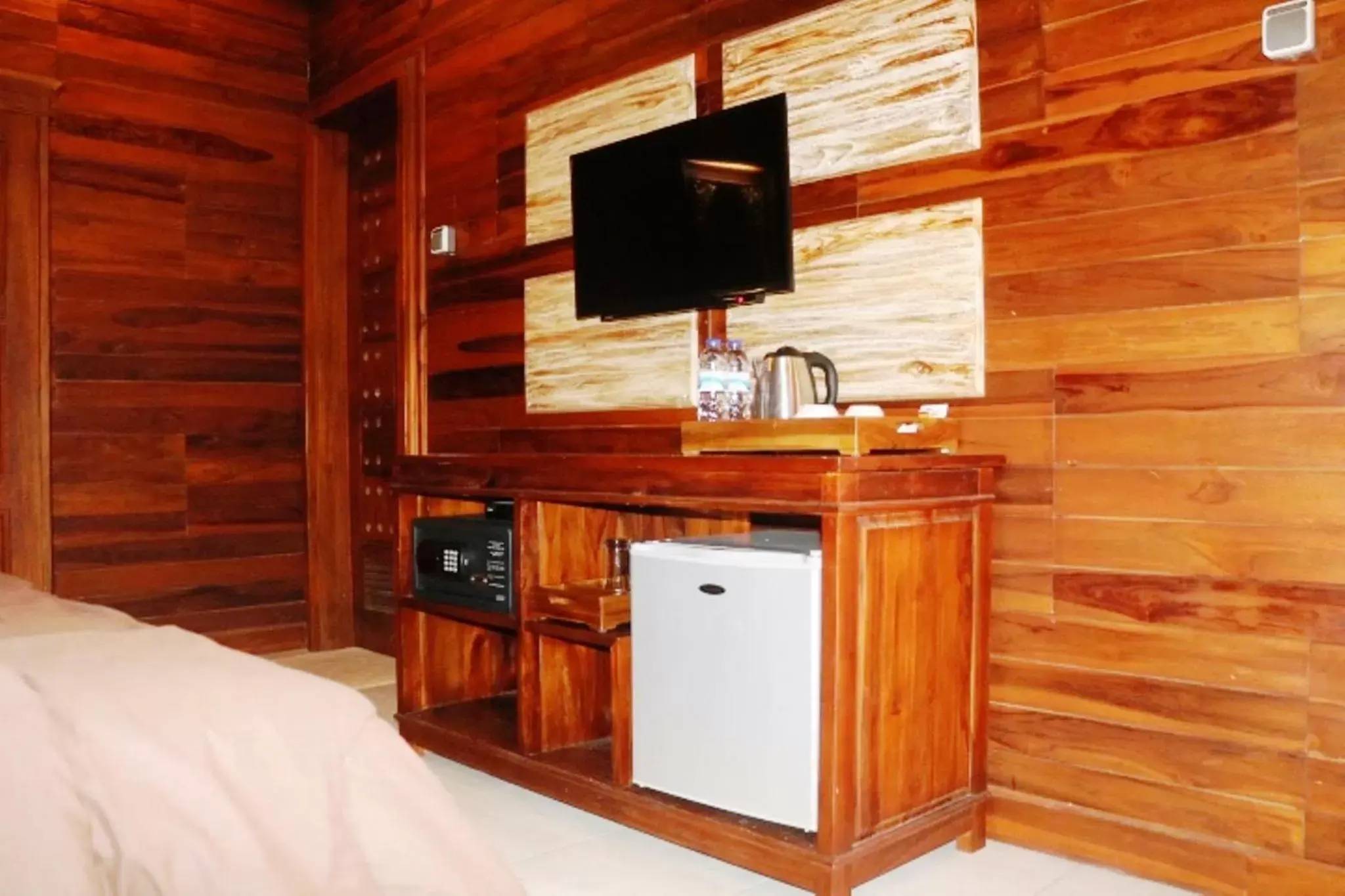 TV and multimedia, TV/Entertainment Center in Pemedal Beach Resort