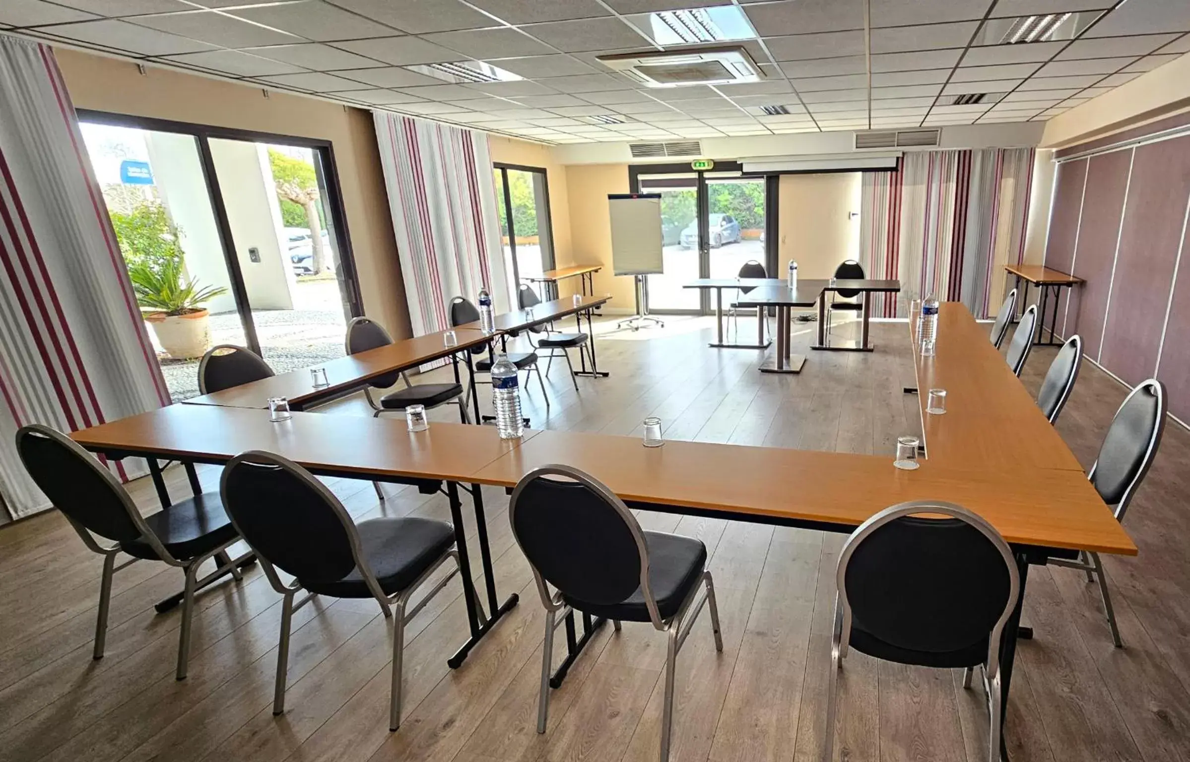 Meeting/conference room in Best Western Terre de Provence