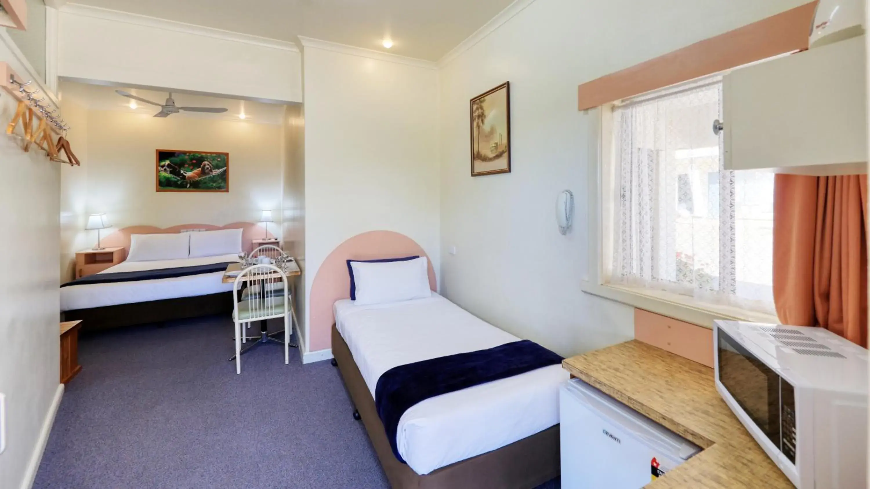 Queen Studio in Tumut Farrington motel