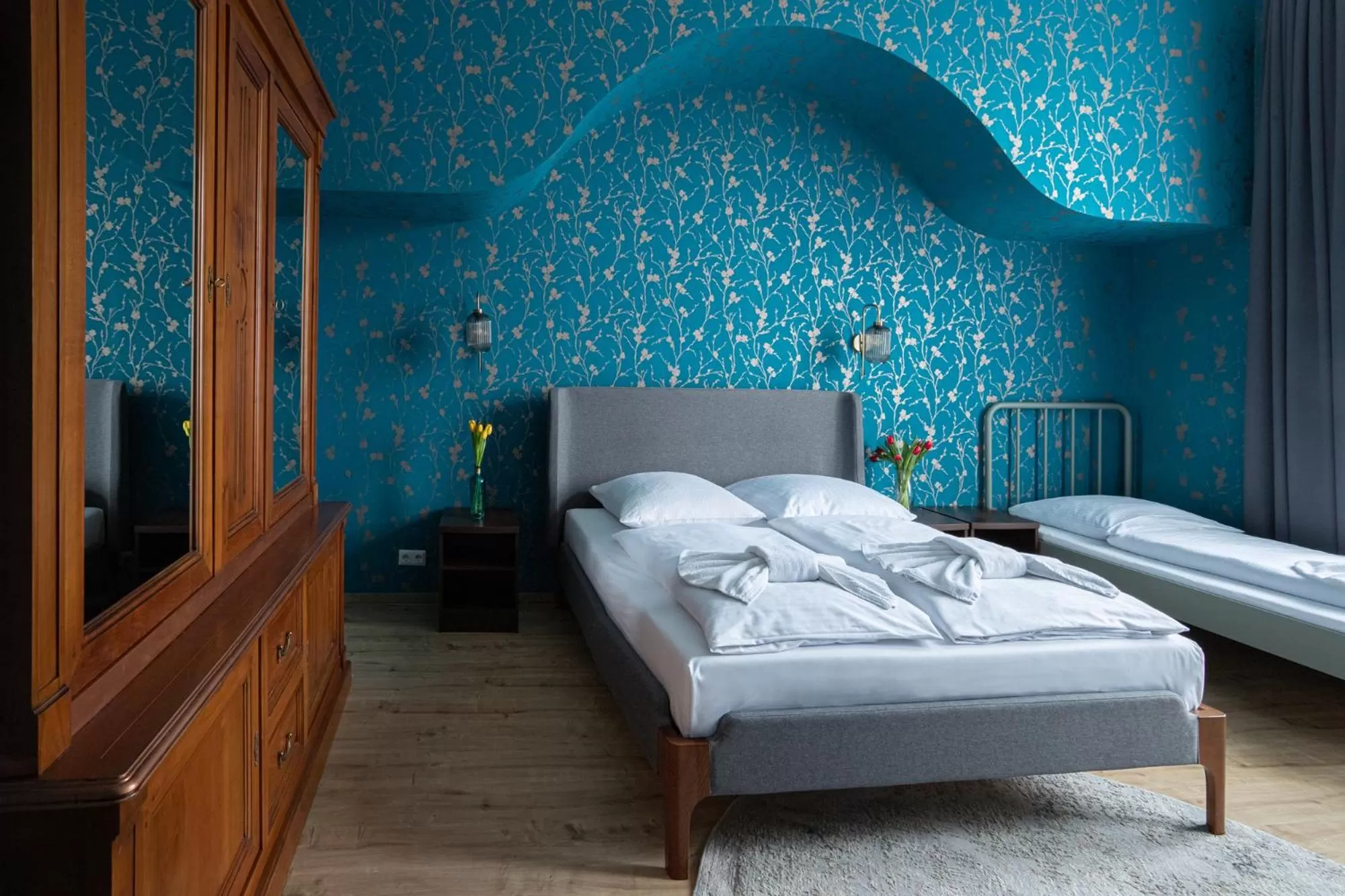 Photo of the whole room, Bed in Hotel BELLEVUE am Kurfürstendamm