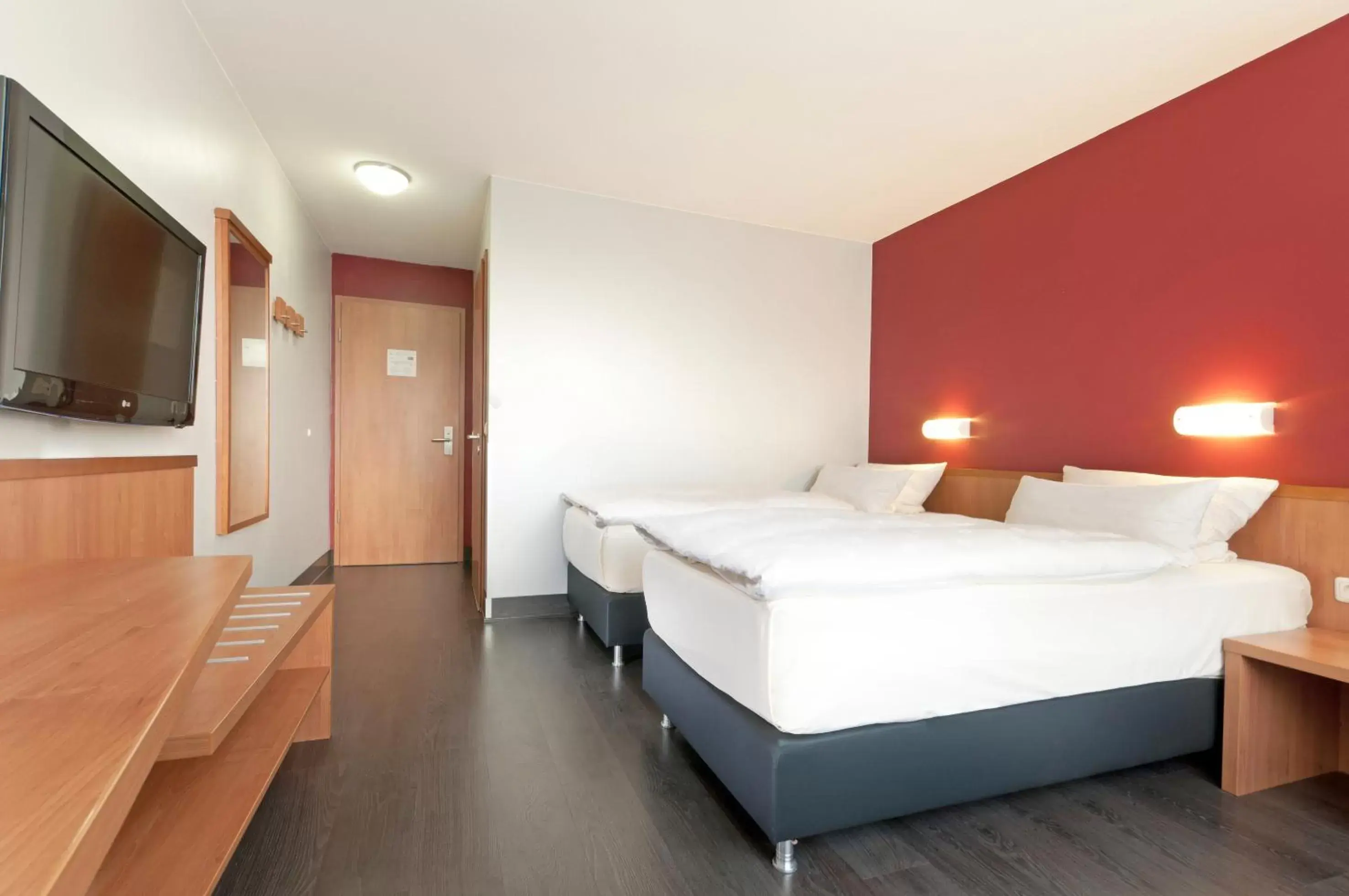 Photo of the whole room, Bed in Hotel Wolfsburg Centrum, Affiliated by Meliá