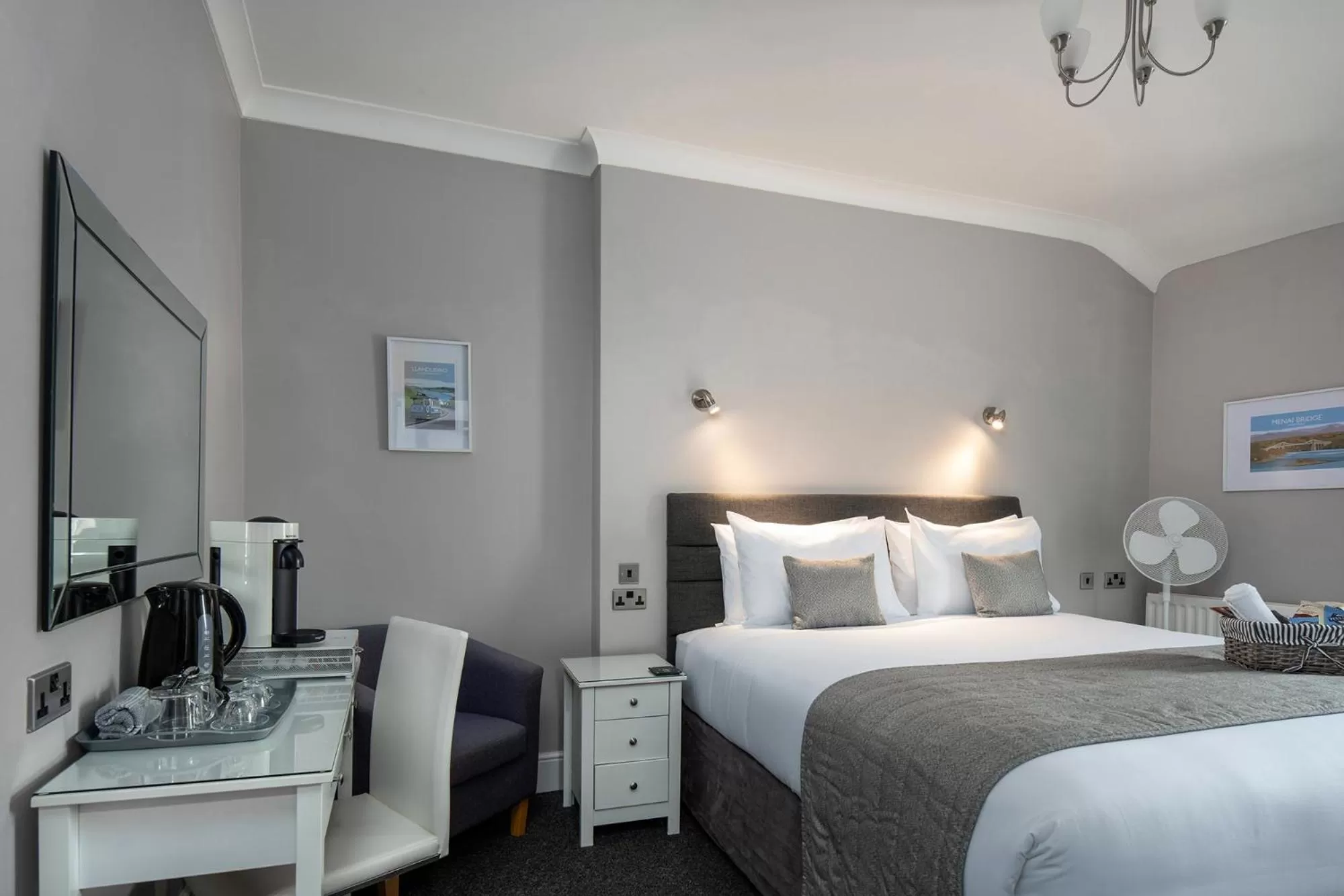 Bedroom, Bed in Pebble House