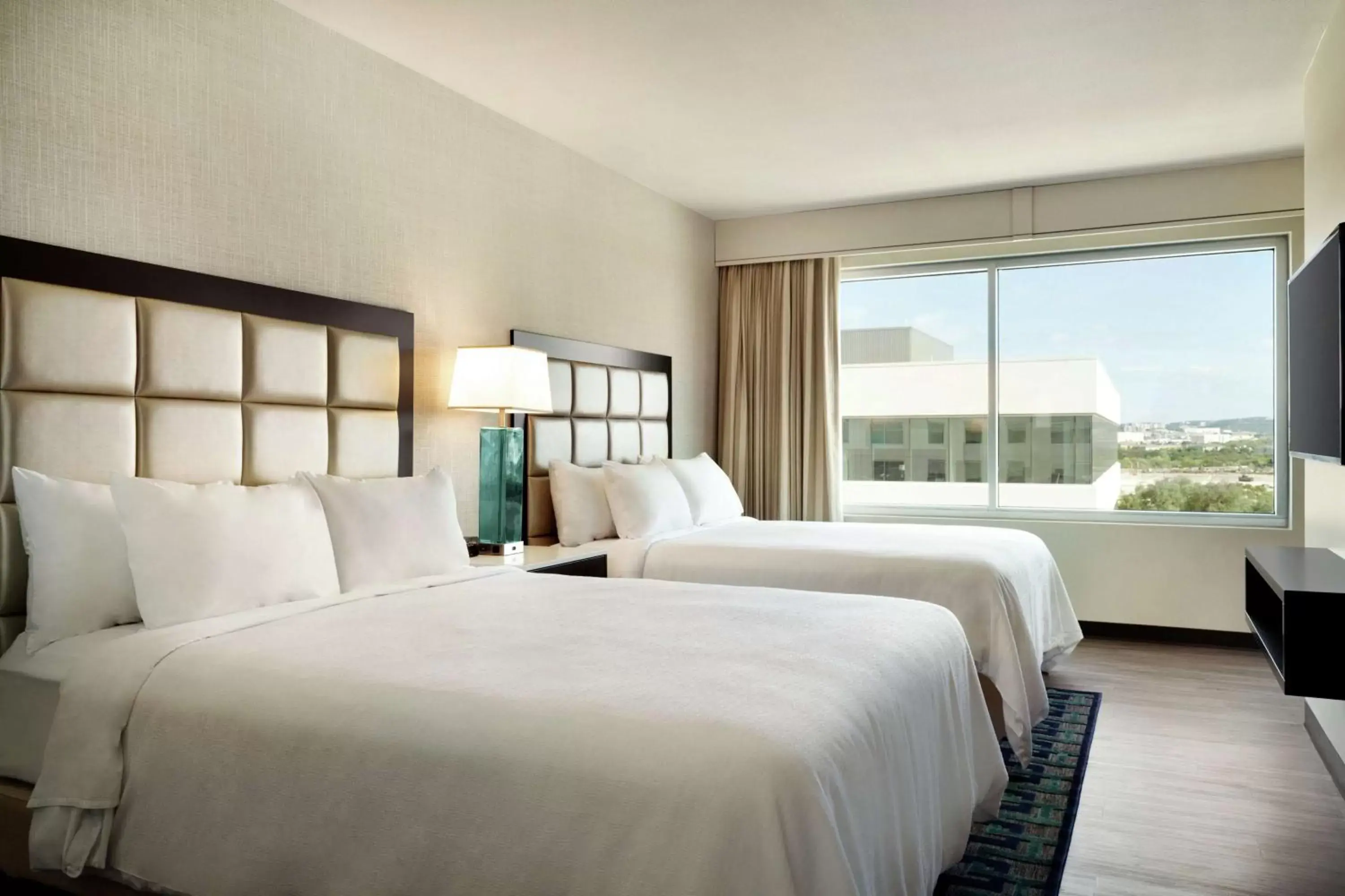 Bedroom in Embassy Suites By Hilton San Antonio Landmark