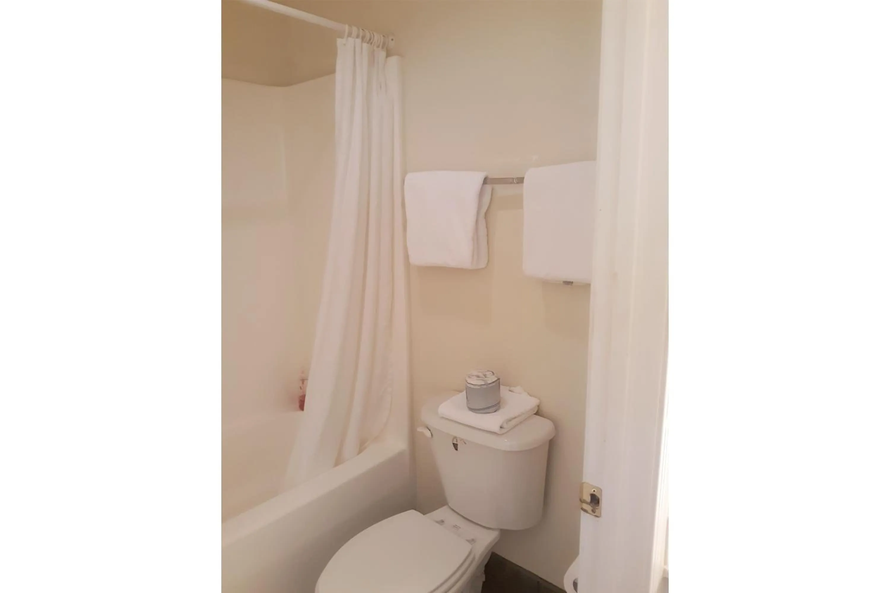 Bathroom in OYO Hotel Tombstone