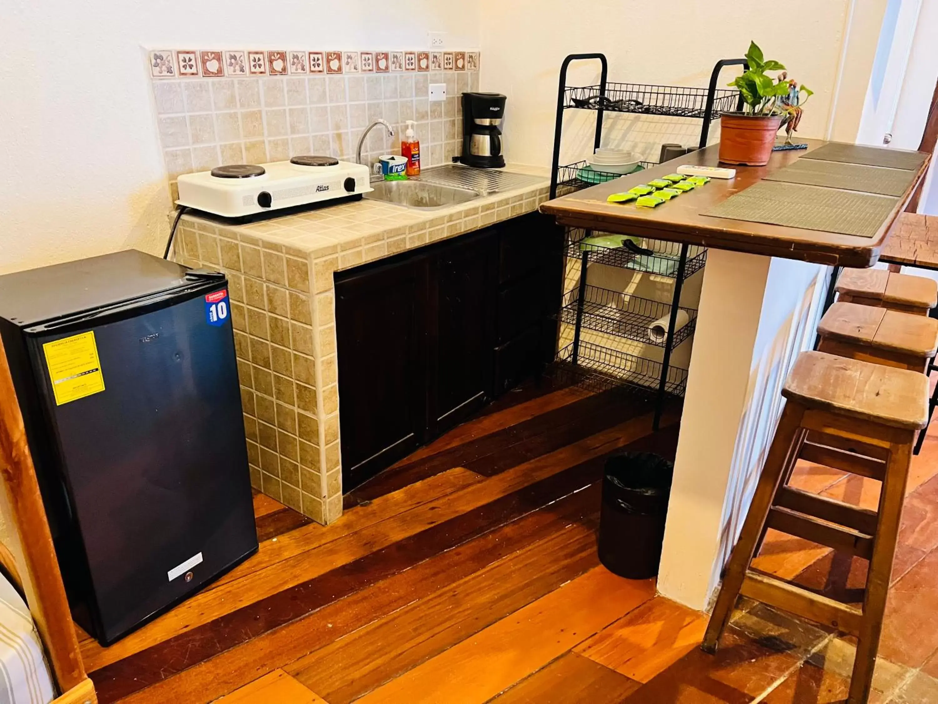 Kitchen/Kitchenette in Hotel Adventure Lodge